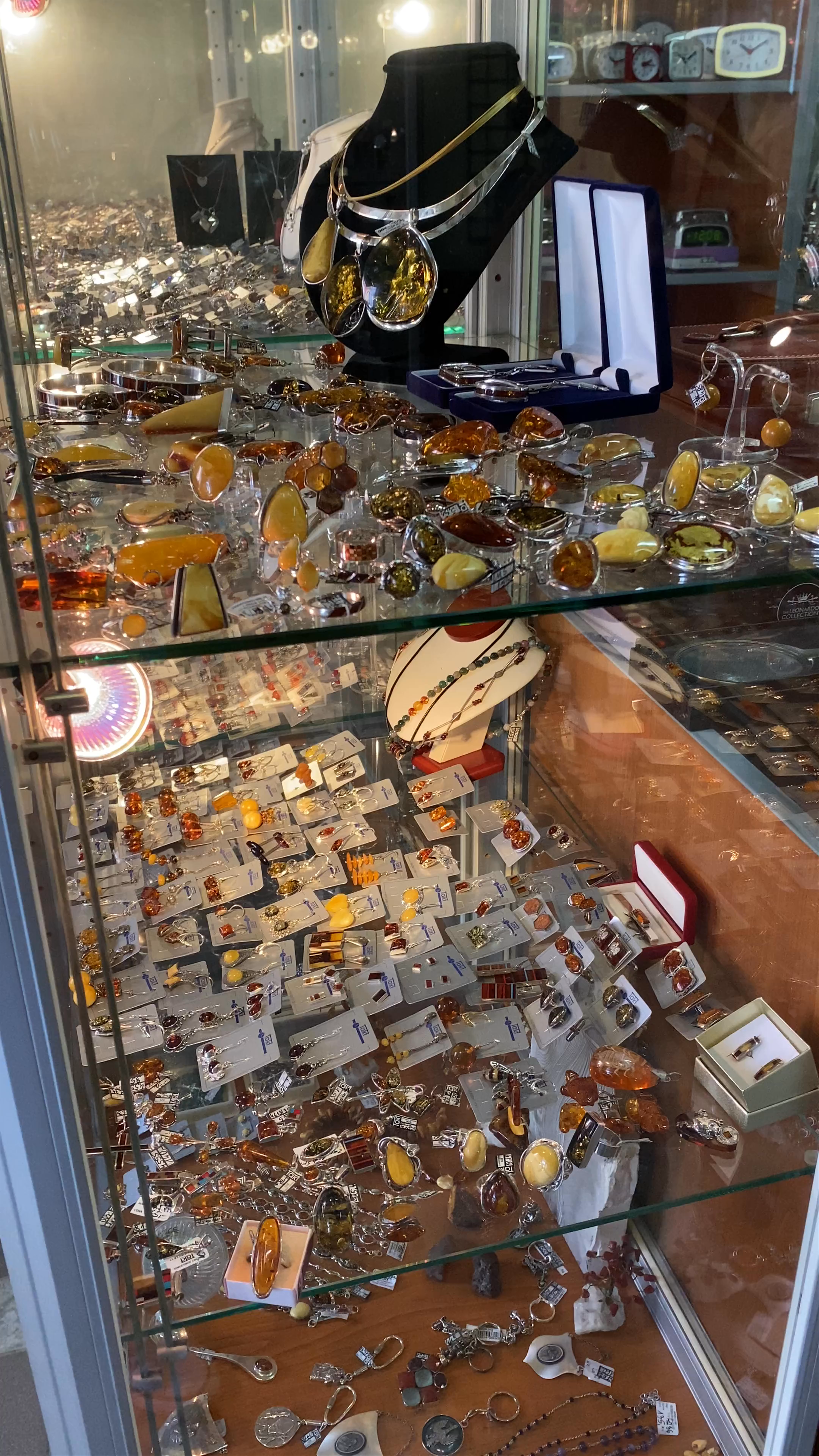 Takt. Zegarki i biżuteria | Krzemień Pasiasty