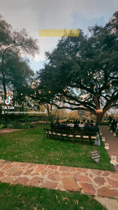 Oak Tree Manor - Another magical ceremony under this ancient Live Oak Tree. - Bed & Breakfast Near Me - Spring, Texas