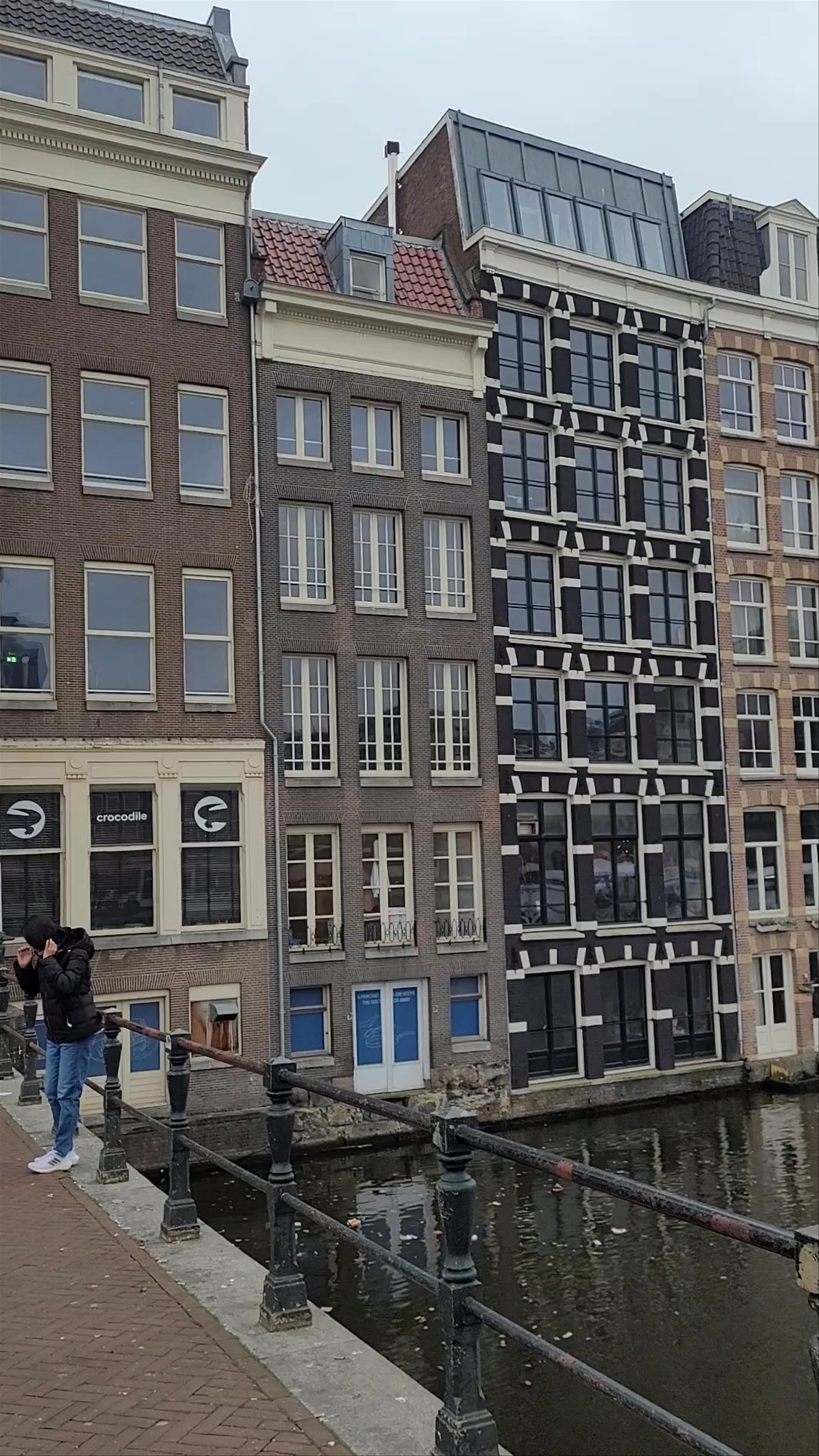 Canal-side Charm and Historic Architecture in Central Amsterdam
