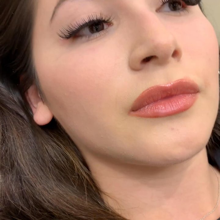 Trish's Lashes - Hybrid lashes is in to make your lash looking fuller but, yet lighter feeling. - Eyelash Service Near Me - Rancho Mirage, California