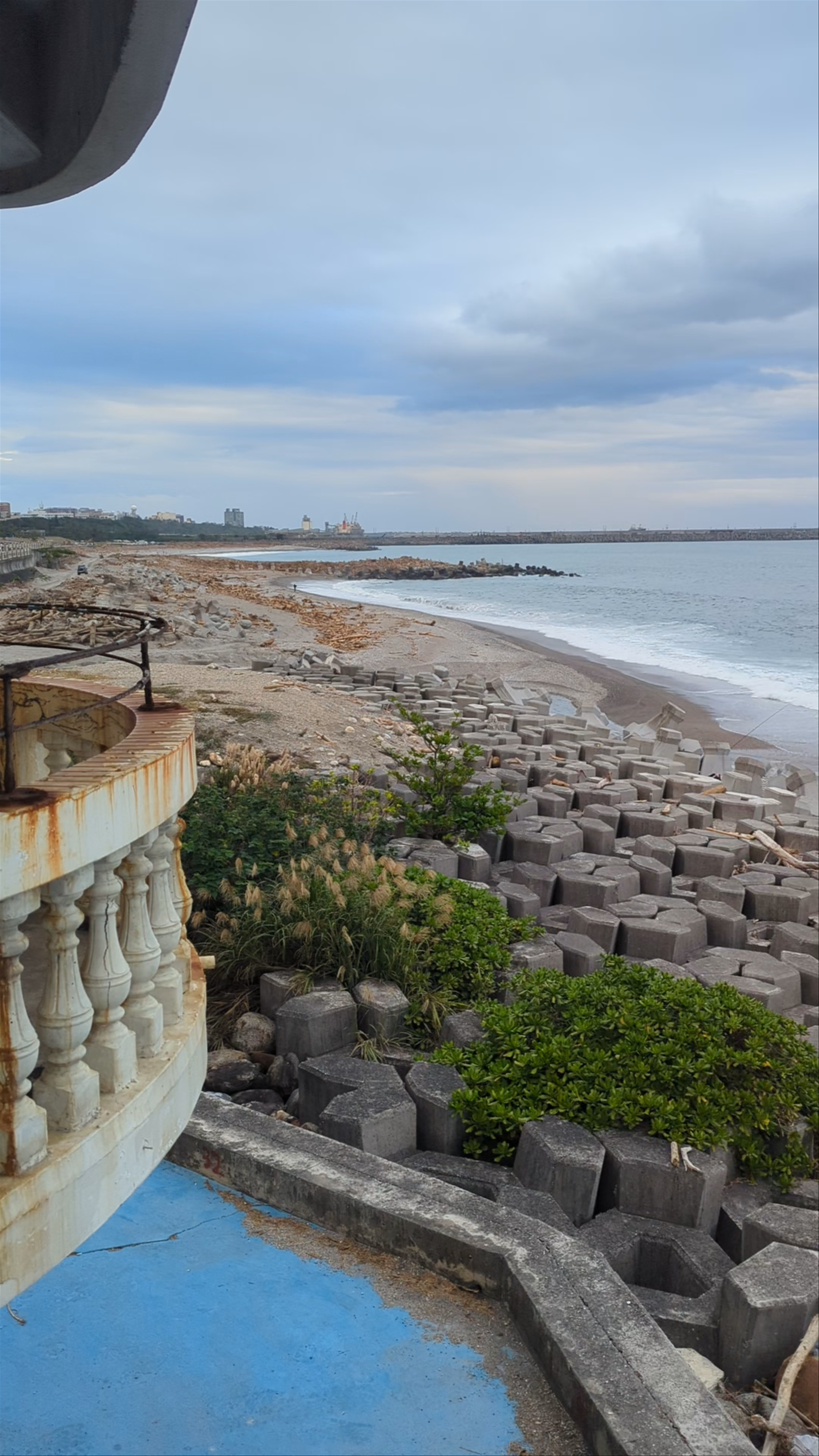 Serene Coastal Views at Qixingtan Seaside Park, Hualien County