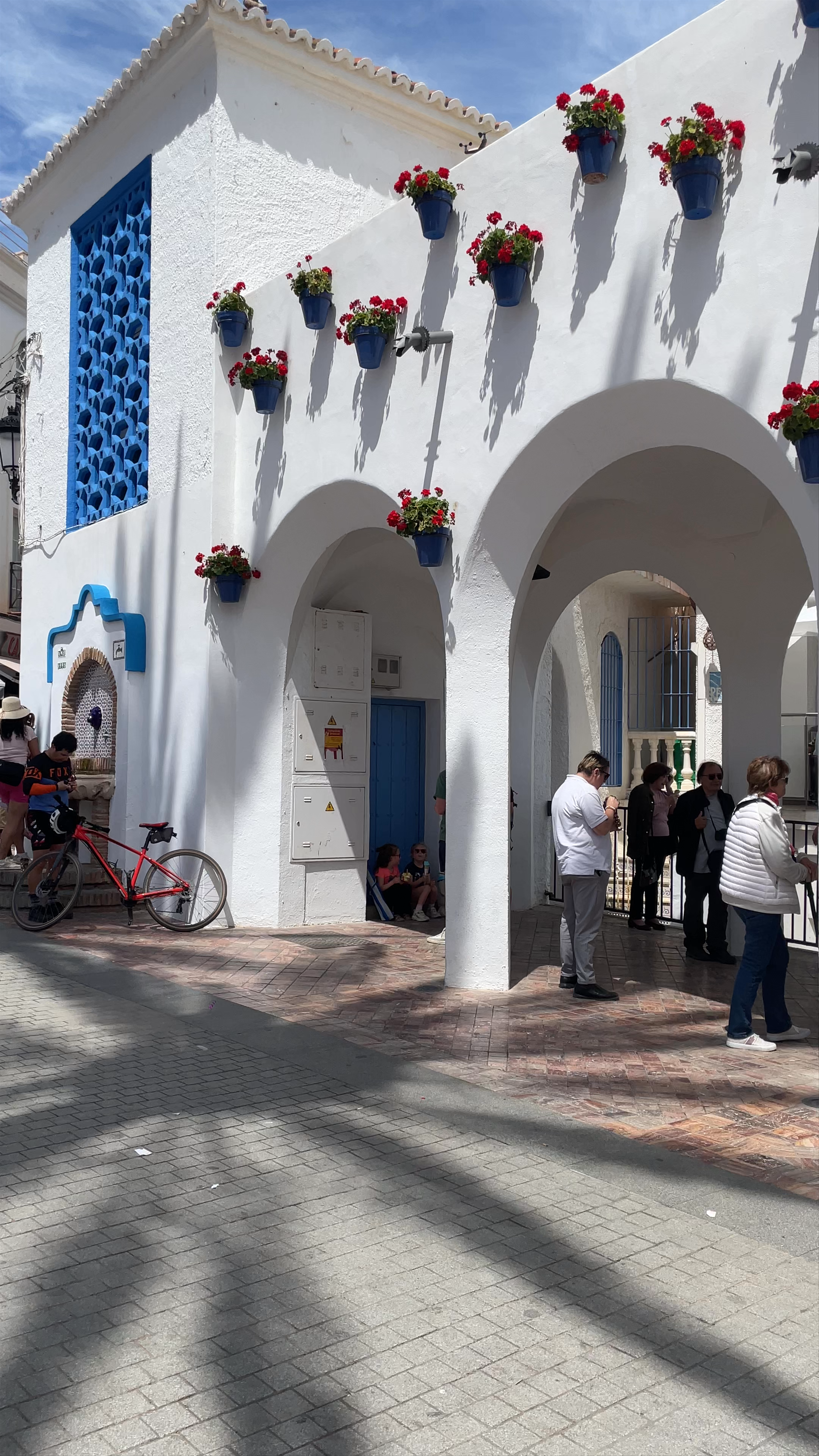 Plaza Balcón de Europa: Coastal Serenity and Iconic Views in Nerja