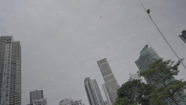 Un paisaje urbano de la ciudad de Panamá en tiempo nublado