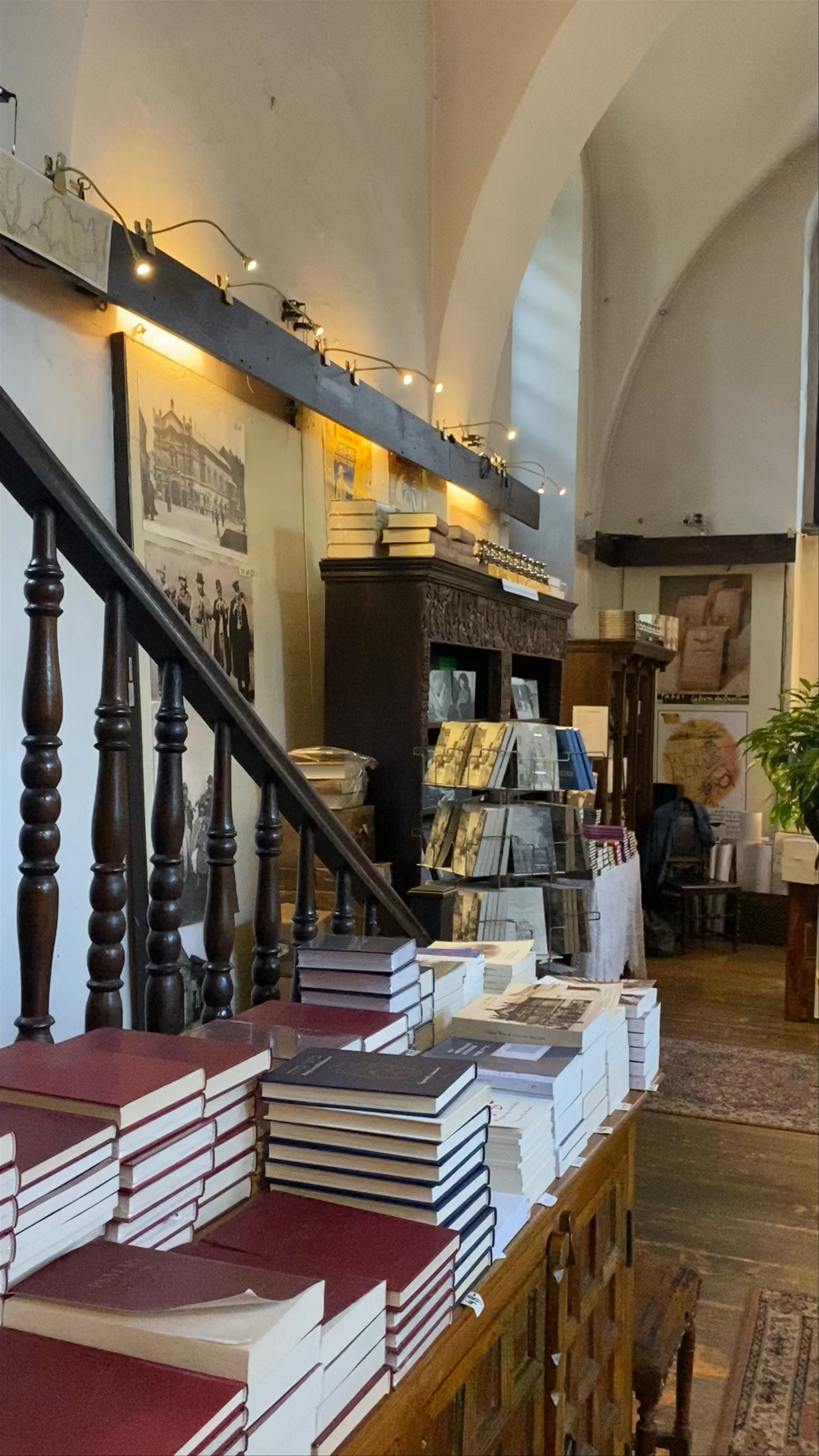 Żonglerka.pl Bookstore: A Historic Literary Escape in Kraków