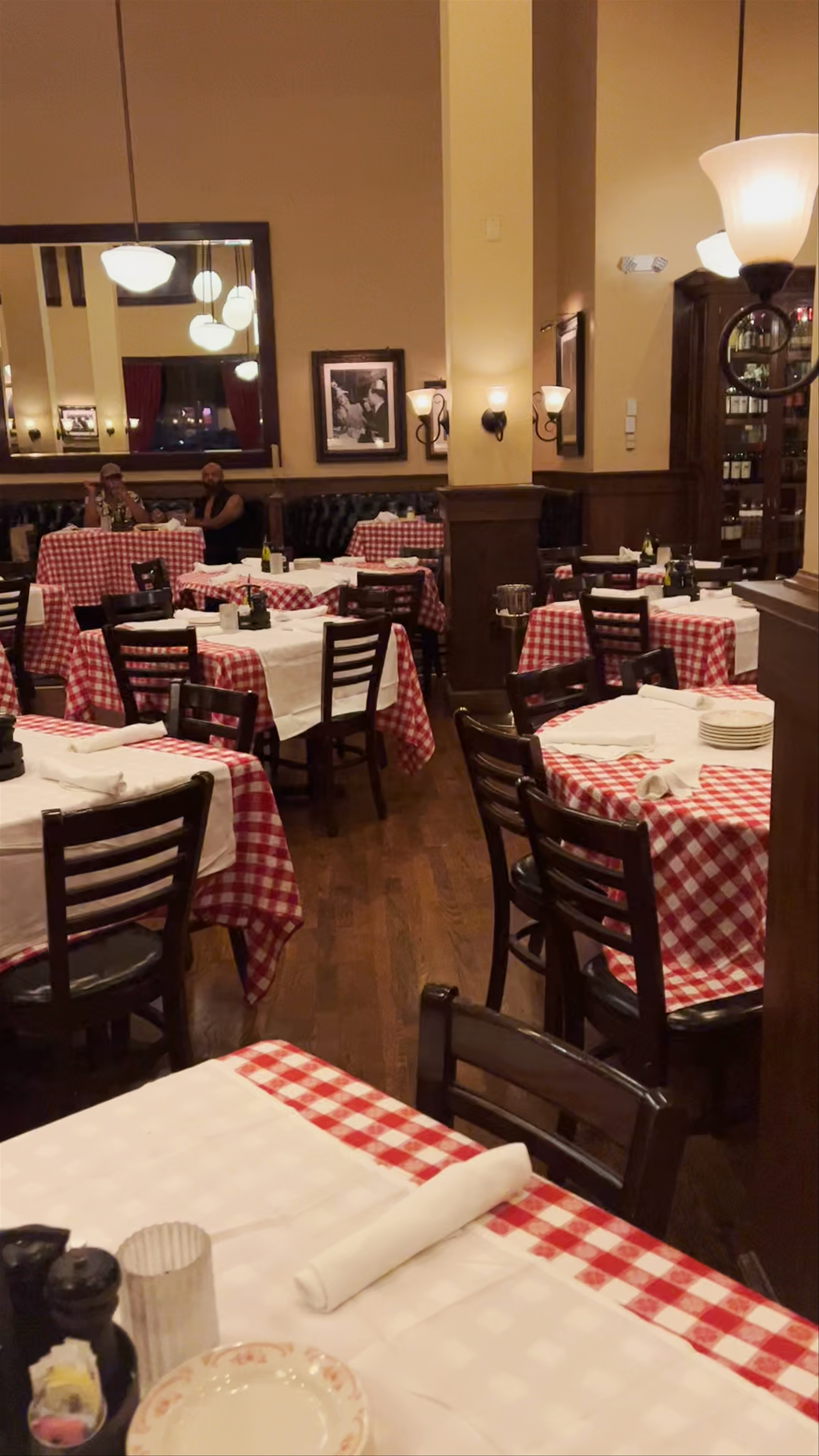 Maggiano's Little Italy: Classic Italian Dining Experience in Boca Raton