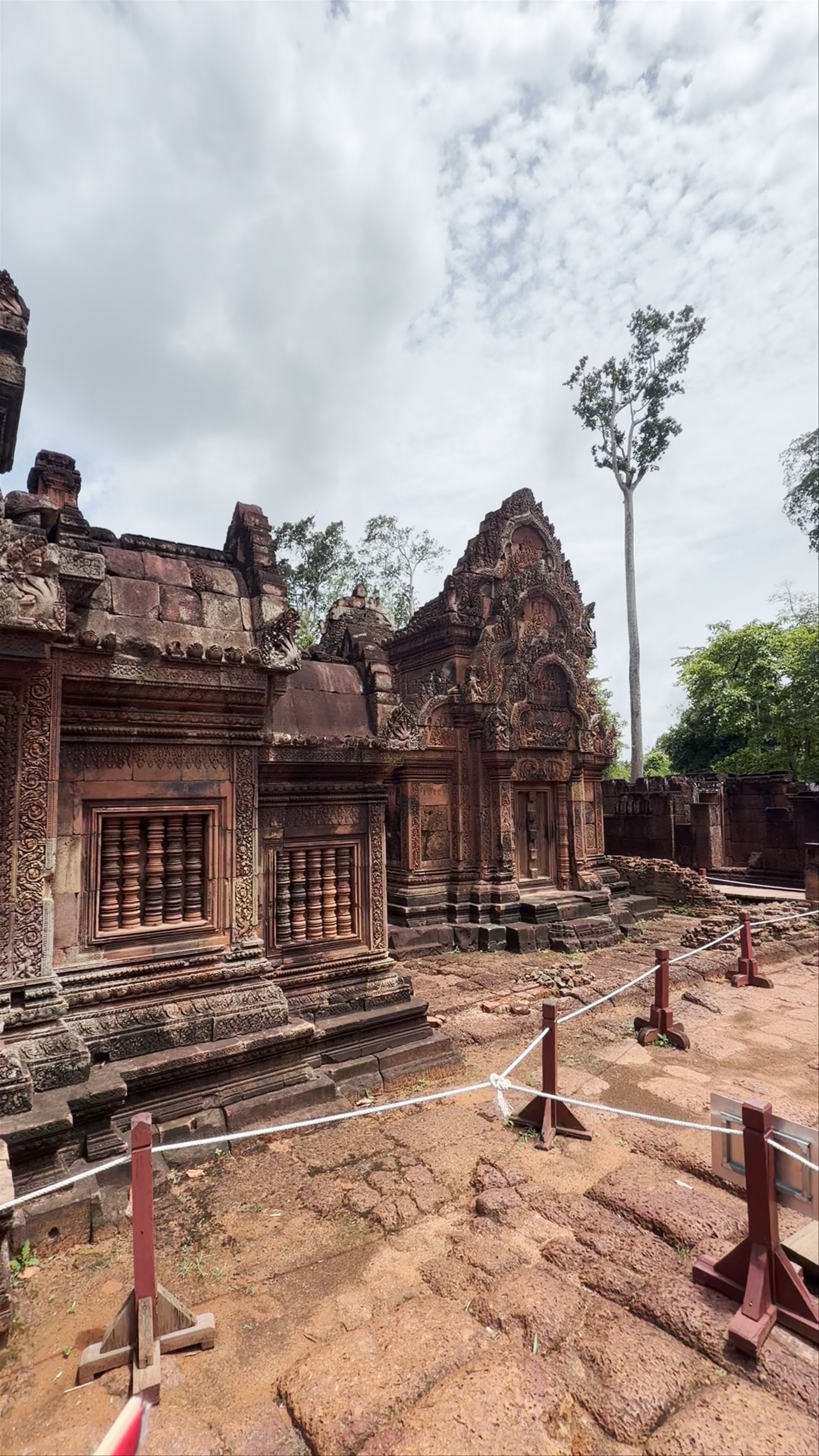 Banteay Srei Temple: Intricate Khmer Stone Art in Siem Reap