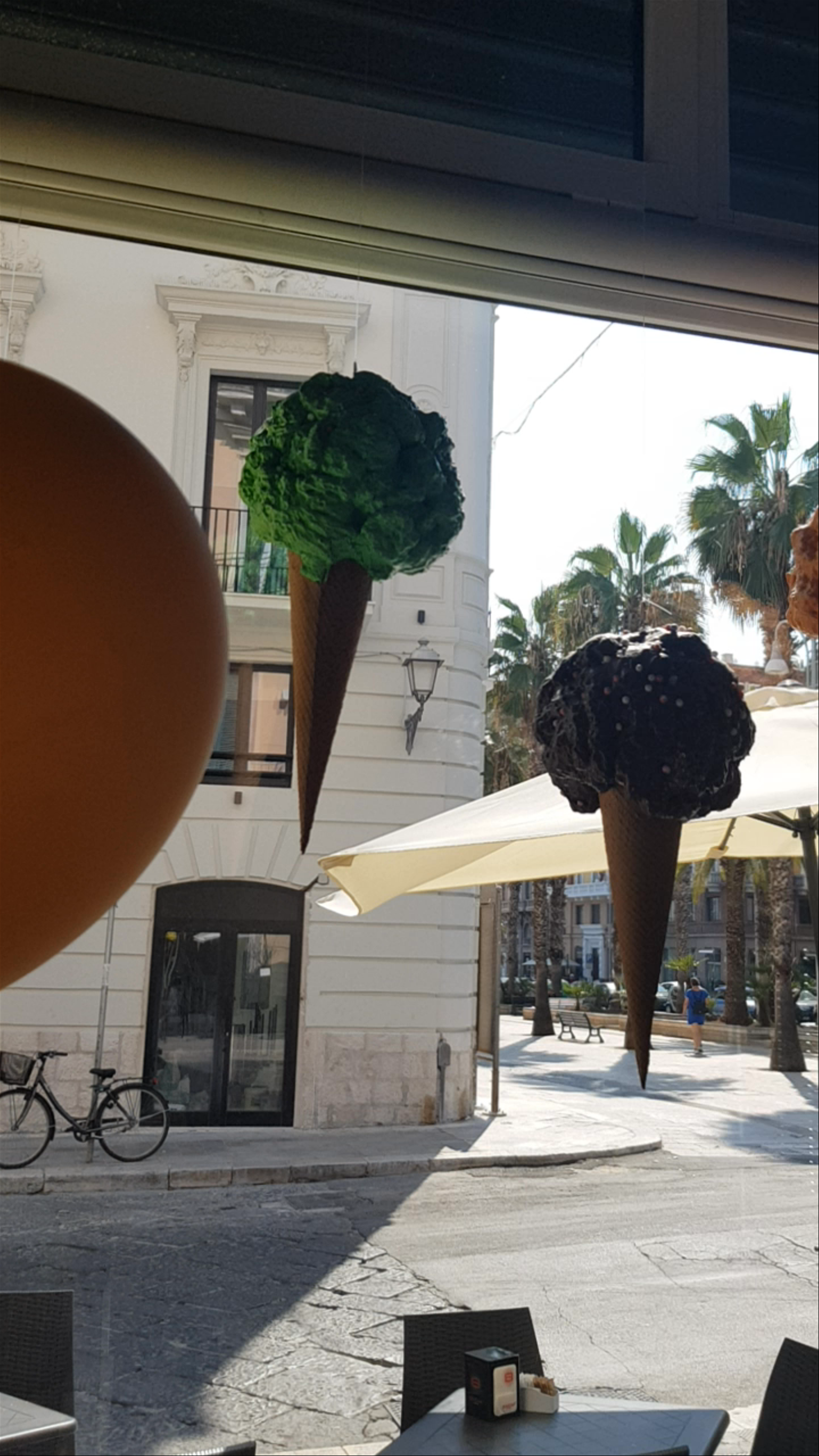 Re Vittorio - Caffetteria Gelateria in Bari: A Sunlit Italian Treat