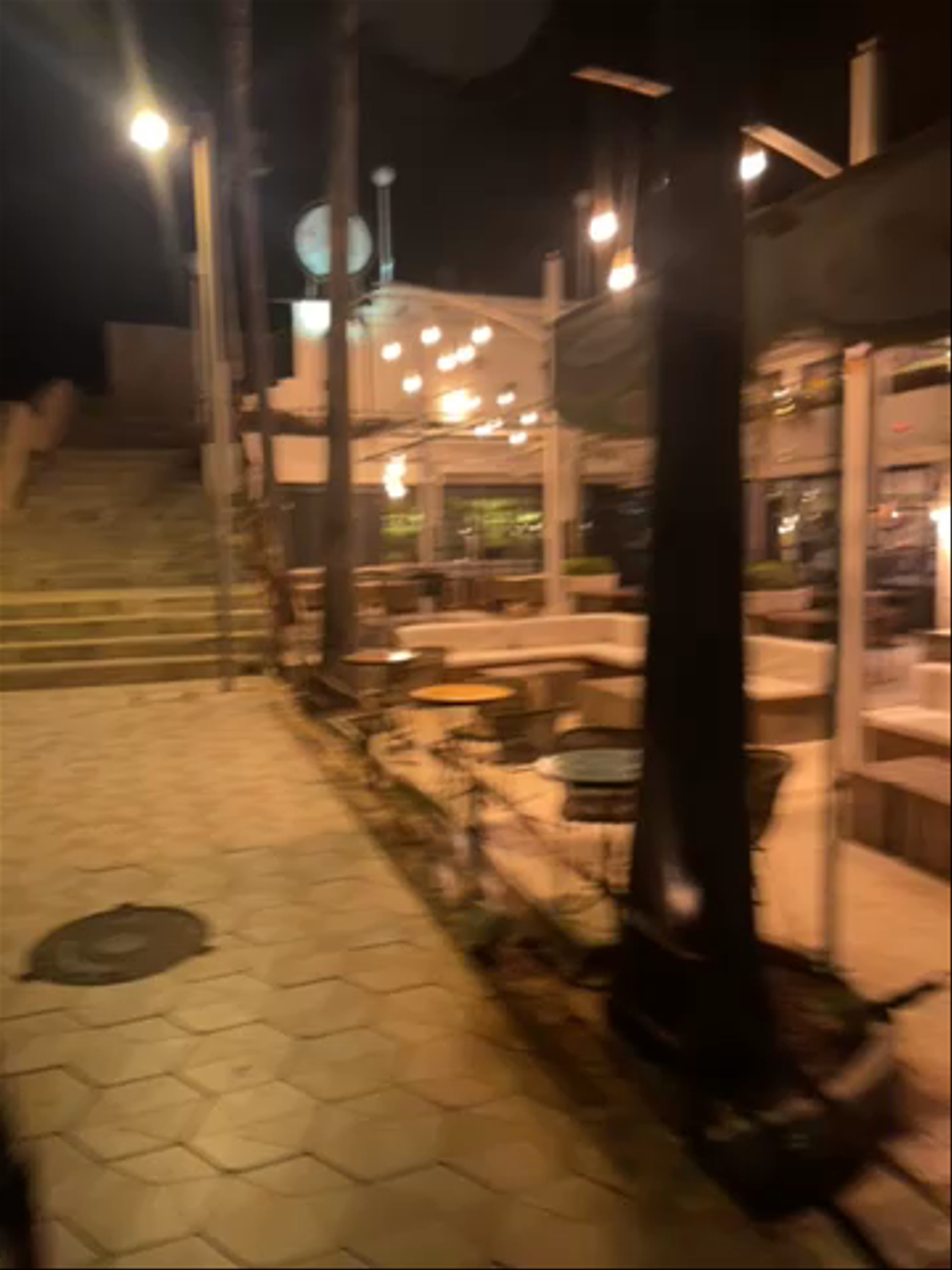 La Bambula: Evening Ambiance at a Stylish Outdoor Café in Jávea