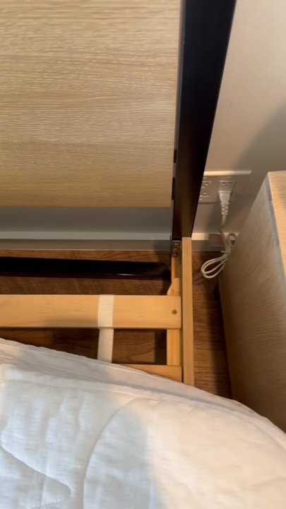 HomeWorld Honolulu - Poor quality!!! Never again HW!!! - Furniture Stores Near Me - Honolulu, Hawaii