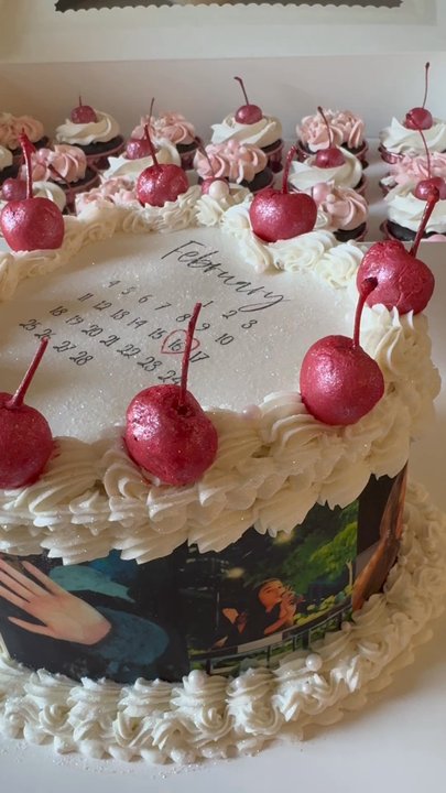 Negarts - All glitters - Custom Cakes Near Me