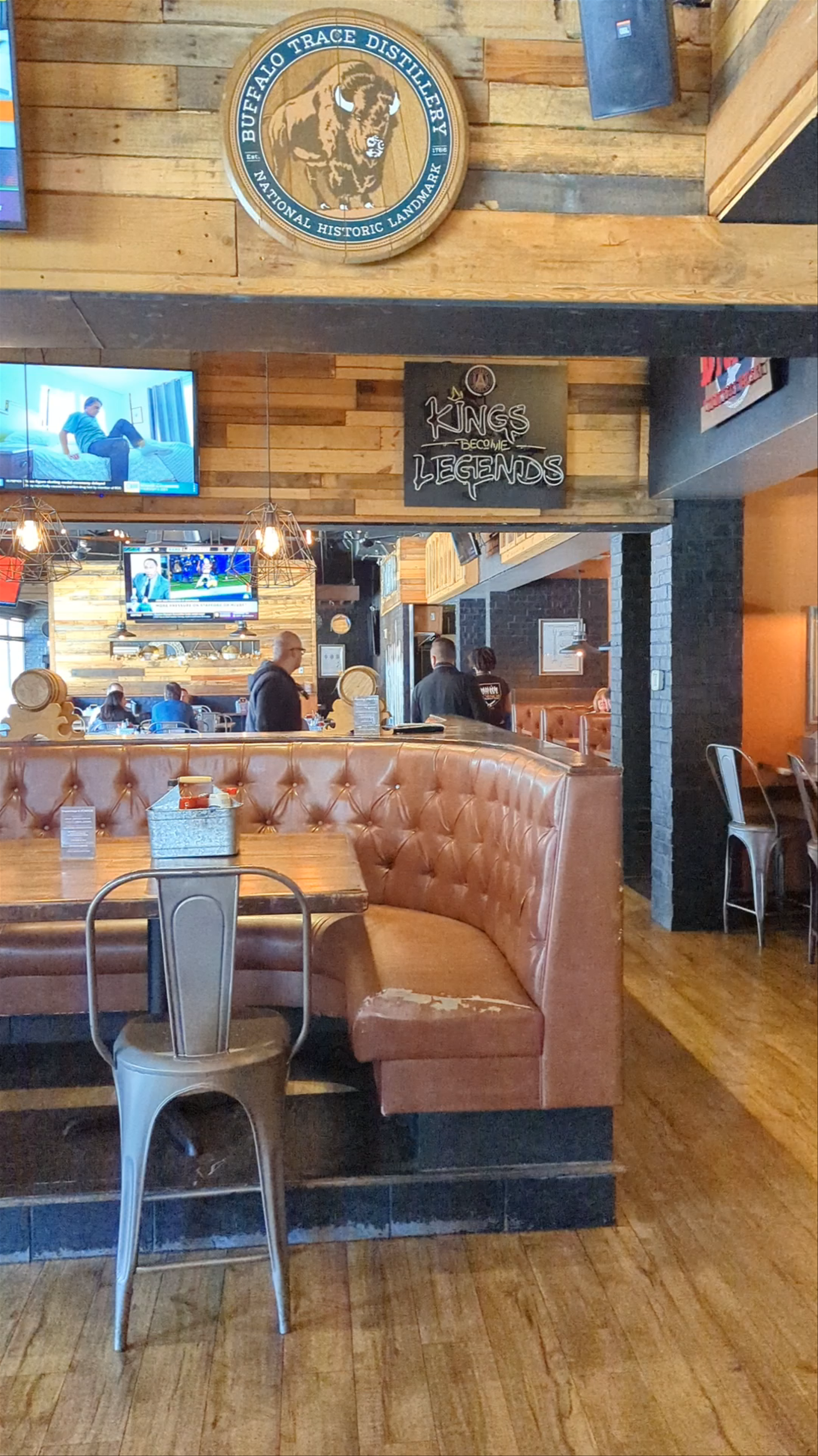 HOBNOB Neighborhood Tavern