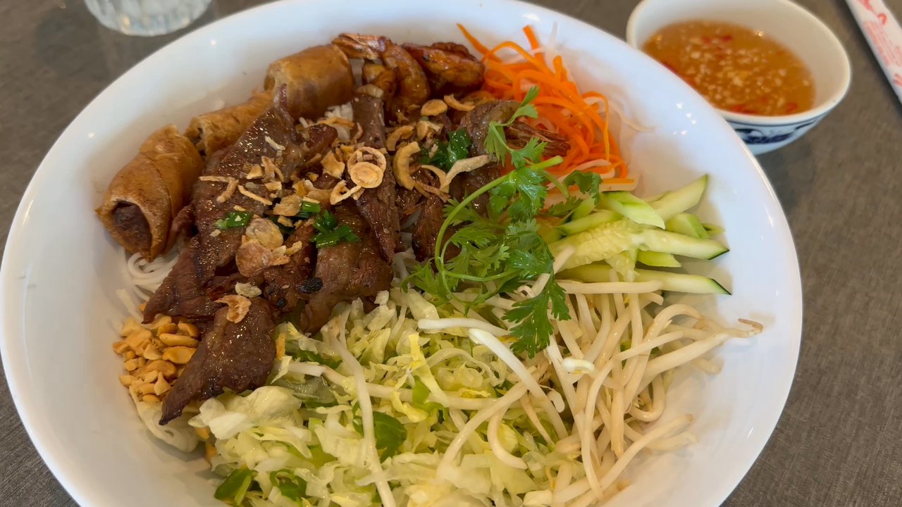 Pho Viet Anh - Vietnamese Noodle with Grilled Beef, Shrimp, and egg rolls!!! - Vietnamese Near Me - Sacramento, California