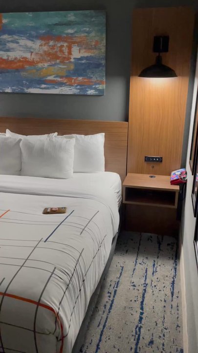La Quinta Inn - Inside the room - Hotels Near Me - Austin, Texas