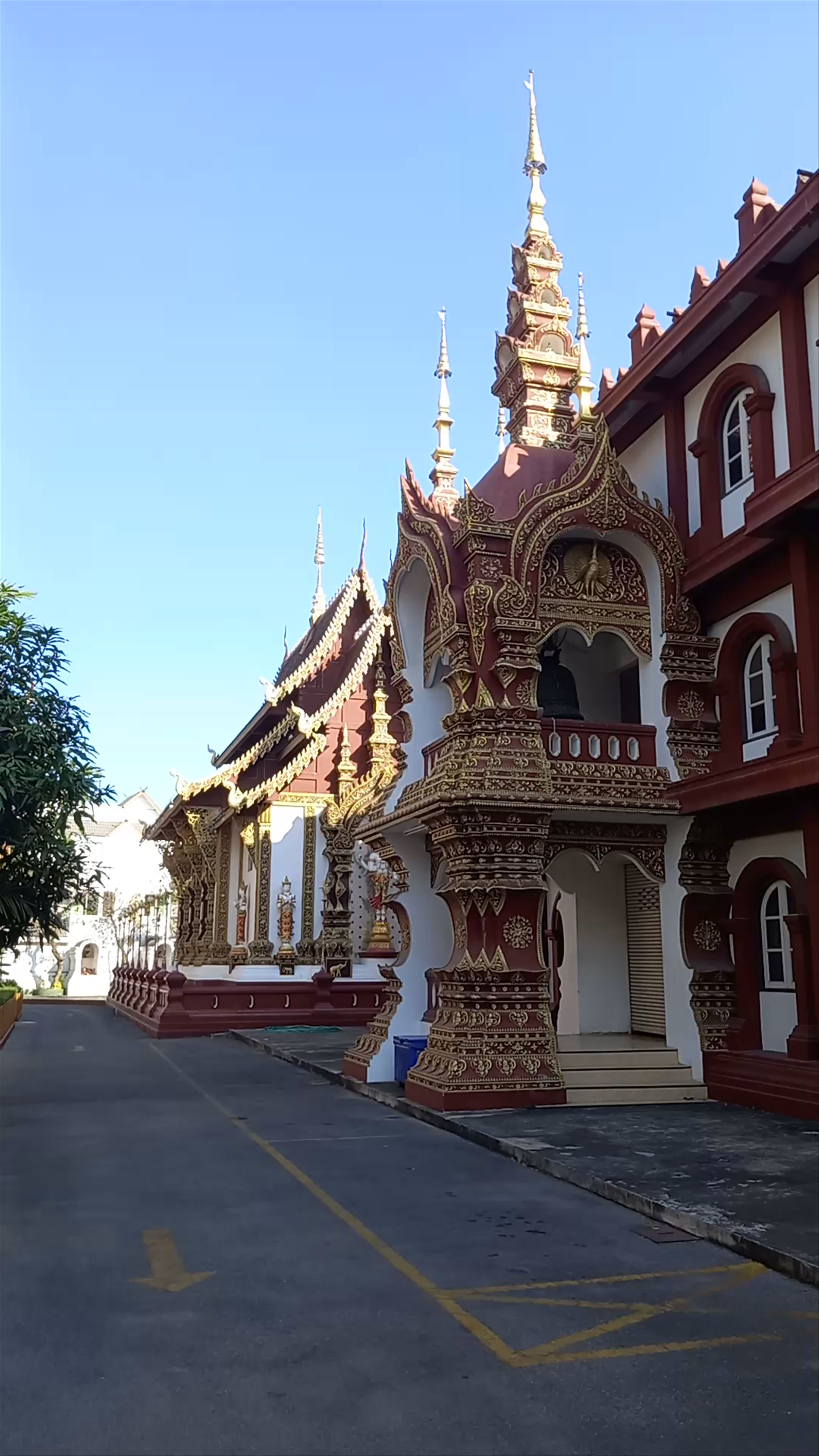 Wat Saen Muang Ma Luang (Wat Hua Khuang)