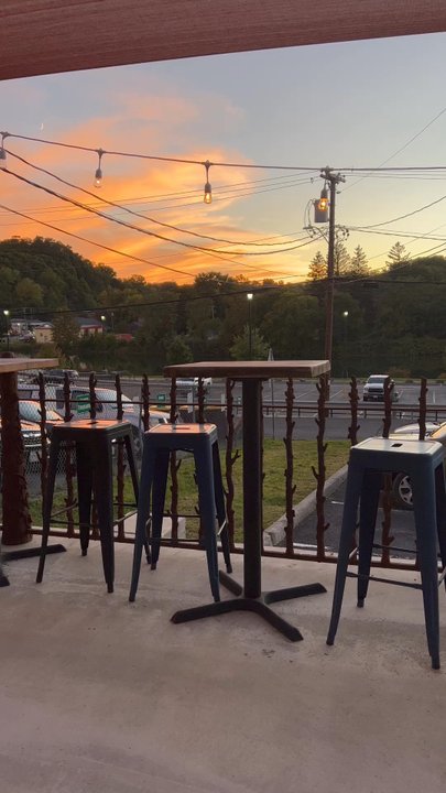Left Bank Ciders - It is gorgeous outside - Cideries Near Me - Catskill, New York