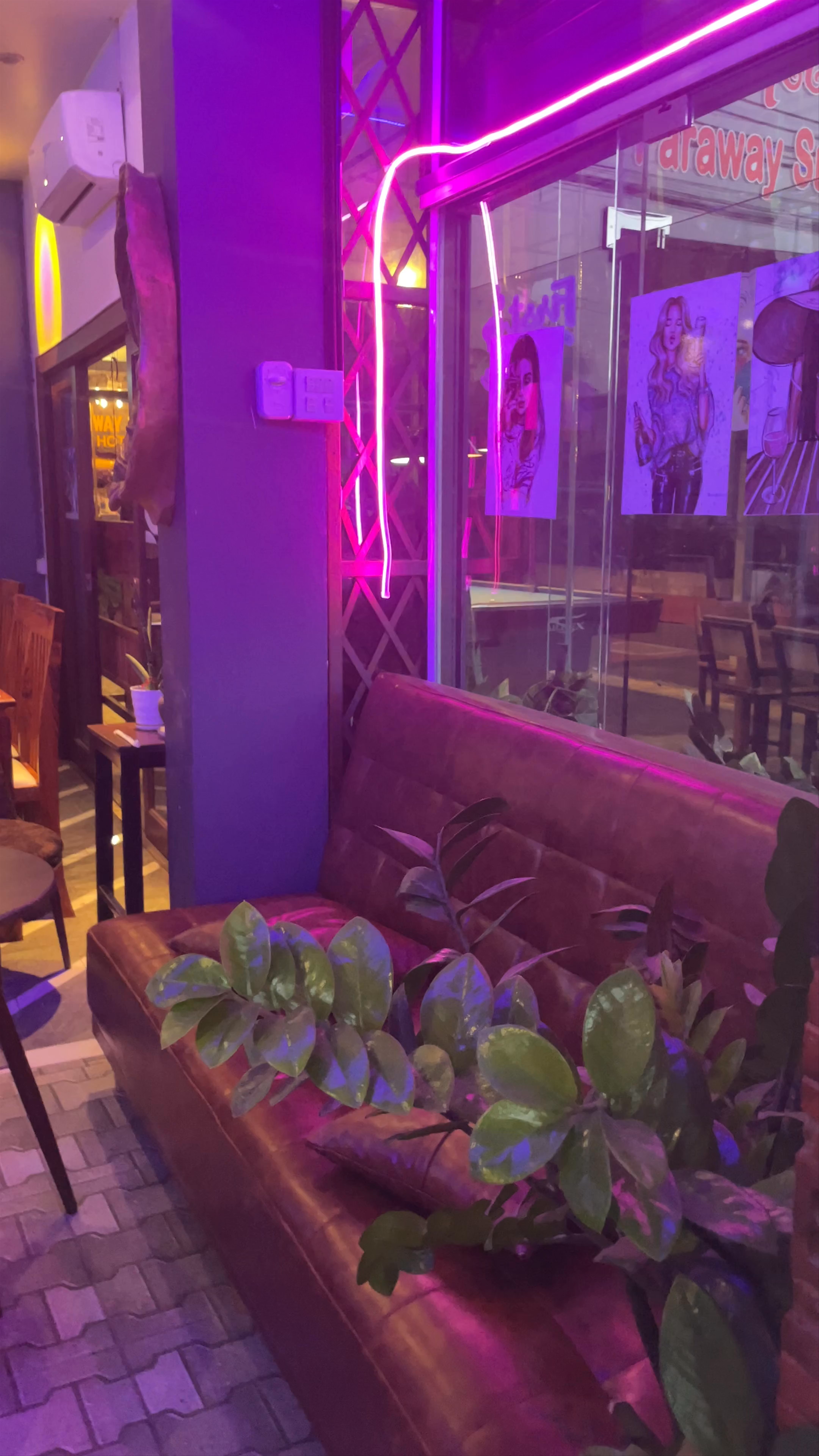 Faraway Suites: Hotel