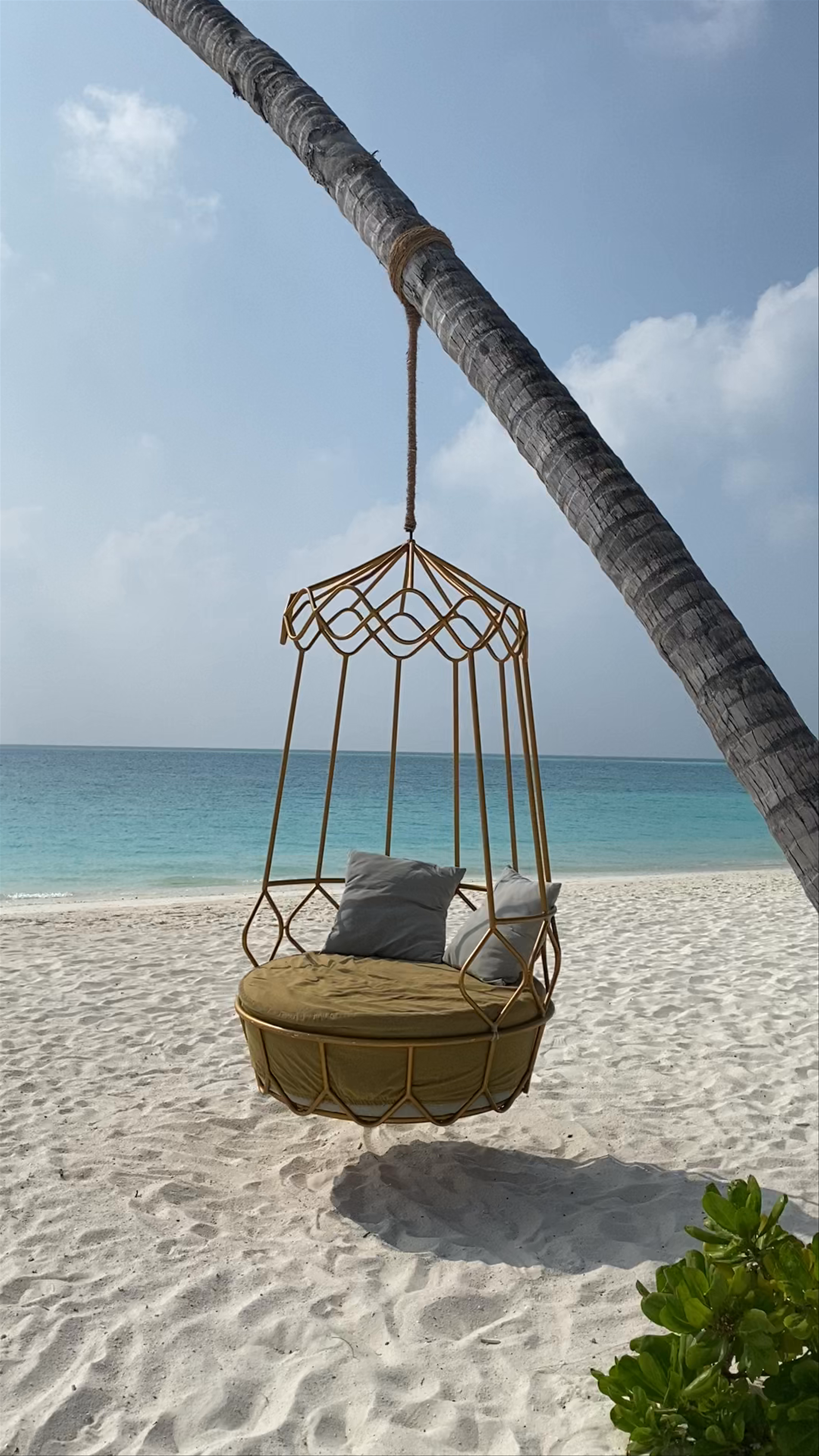 Sun Siyam Iru Veli: Serene Beach Swing Escape in the Maldives