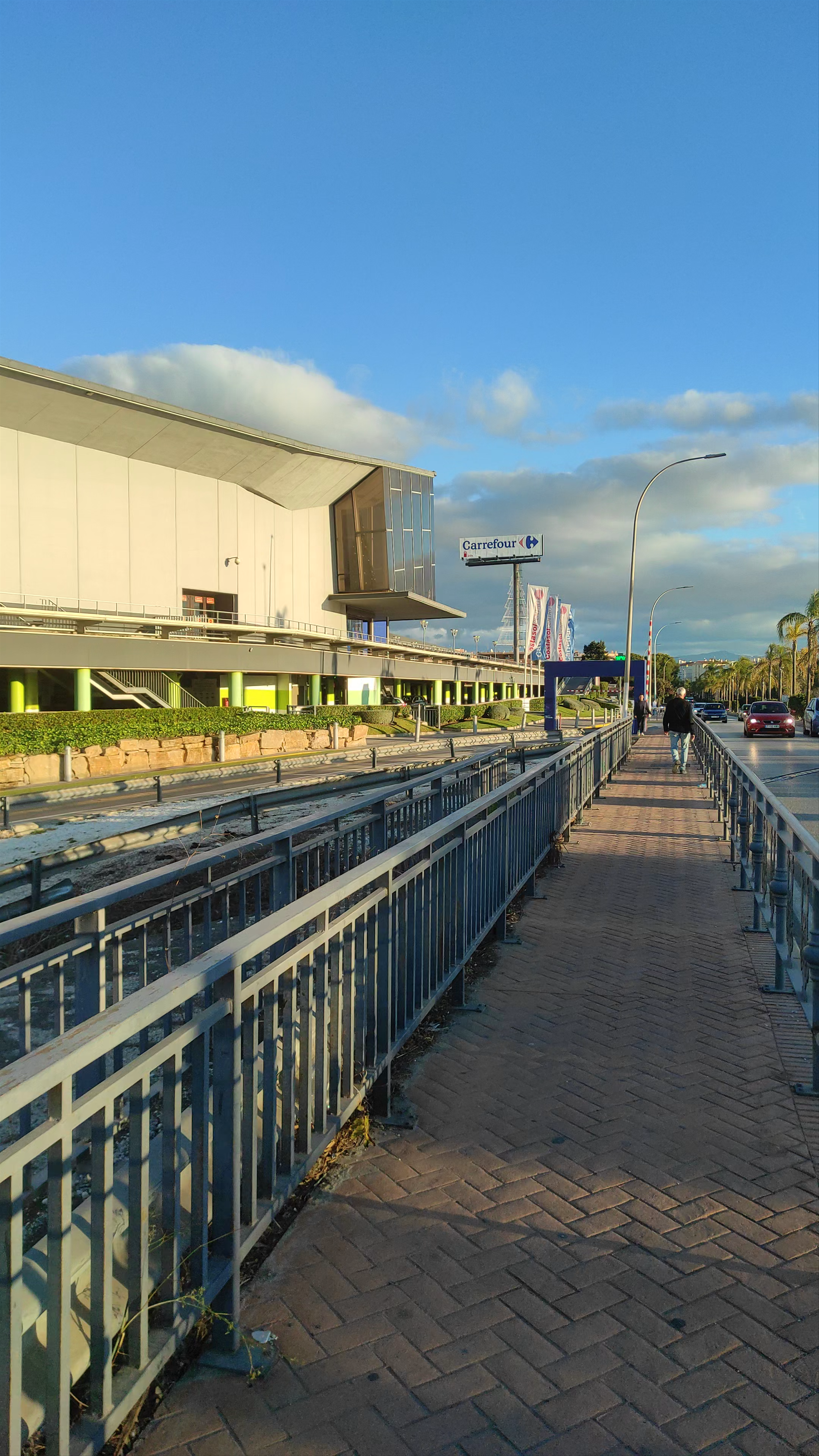Carrefour Torremolinos: Urban Shopping Walk in Sunny Andalucía