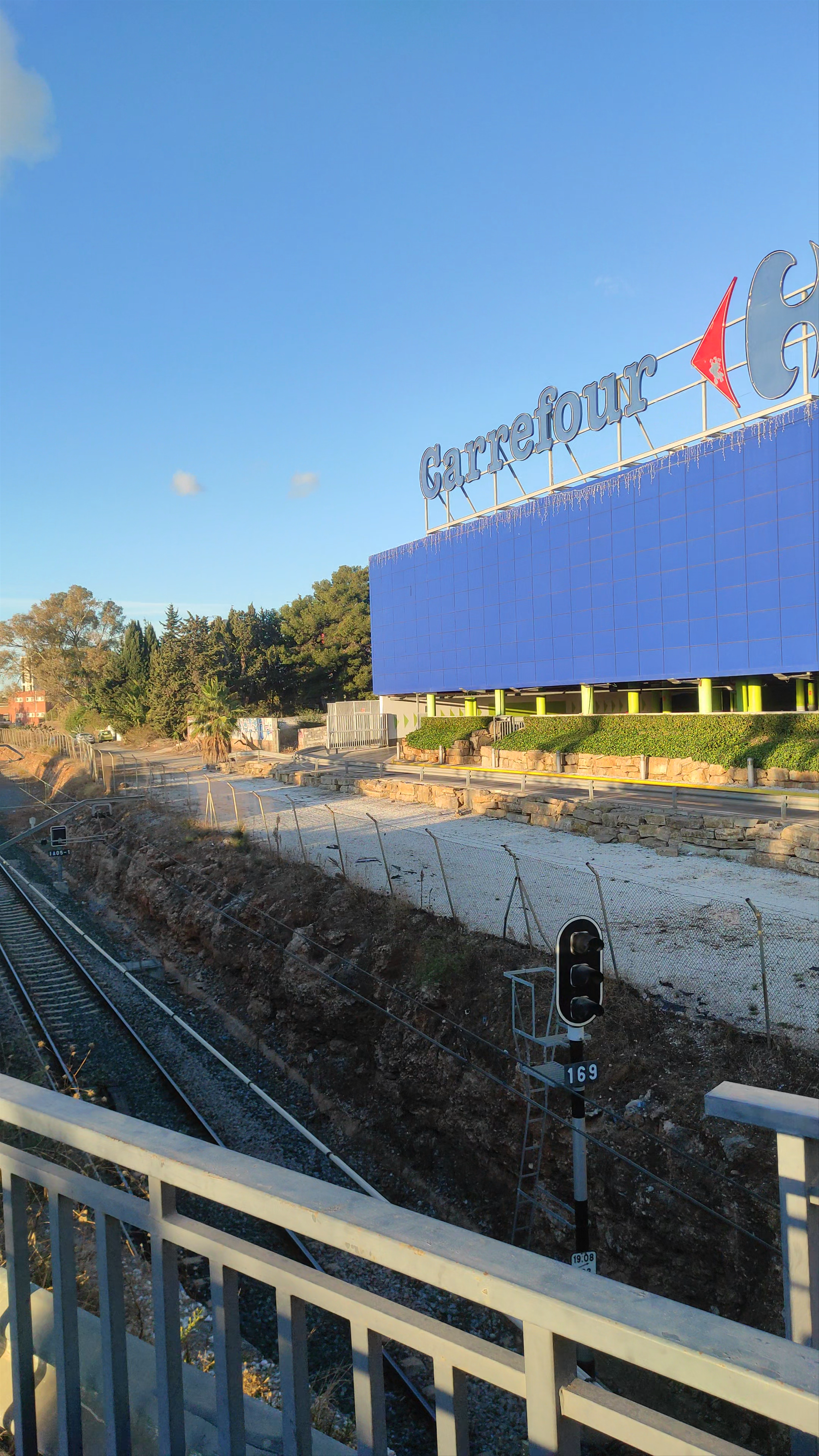 CARREFOUR TORREMOLINOS ZONA DESCARGAS