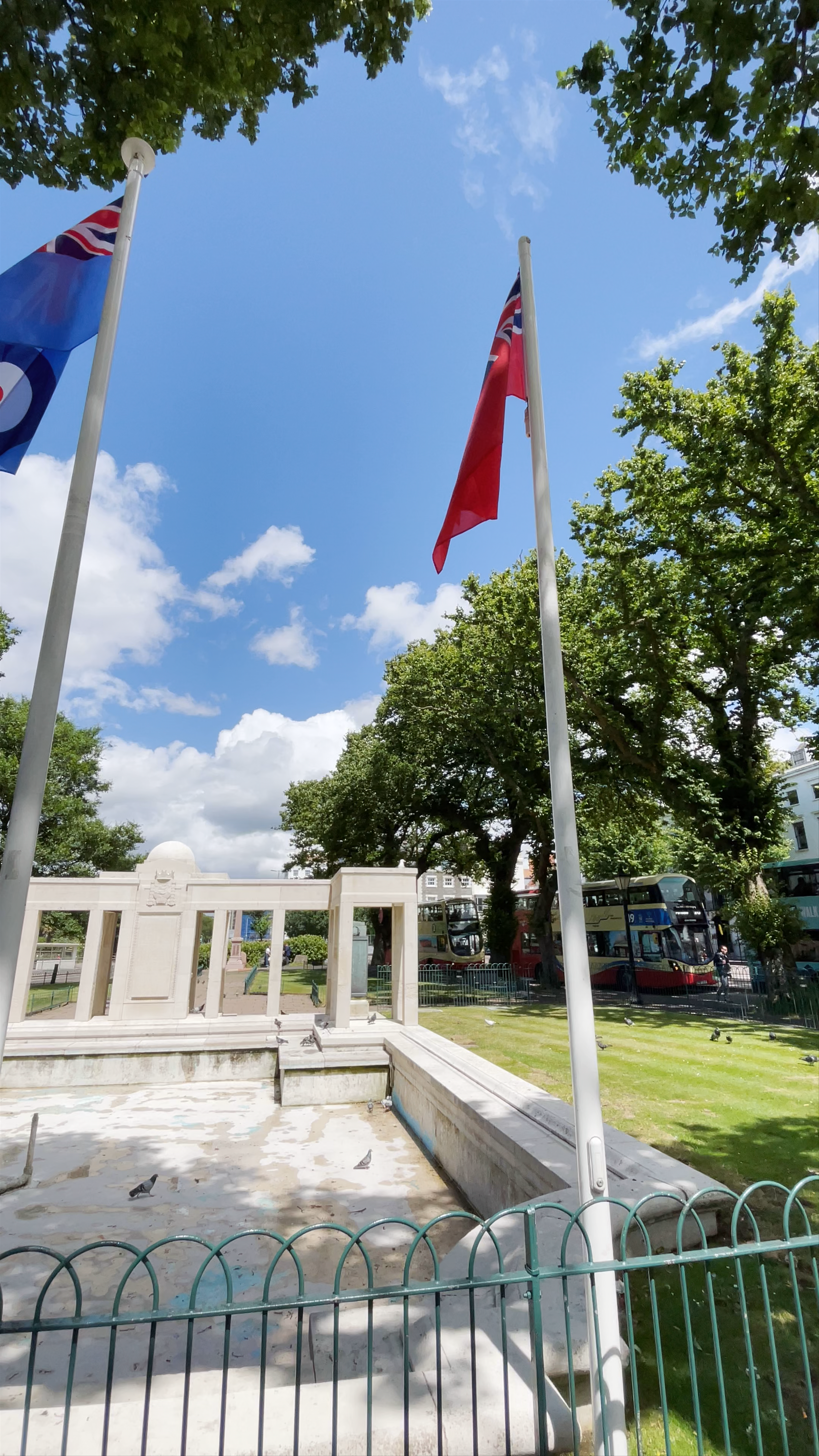 Brighton War Memorial: Serene Tribute Amidst Vibrant City Life