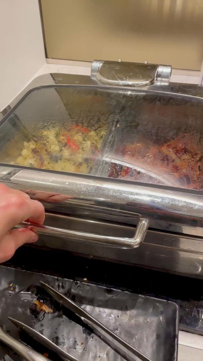 United Club - Hot Food - Airport Lounges Near Me - Dallas, Texas