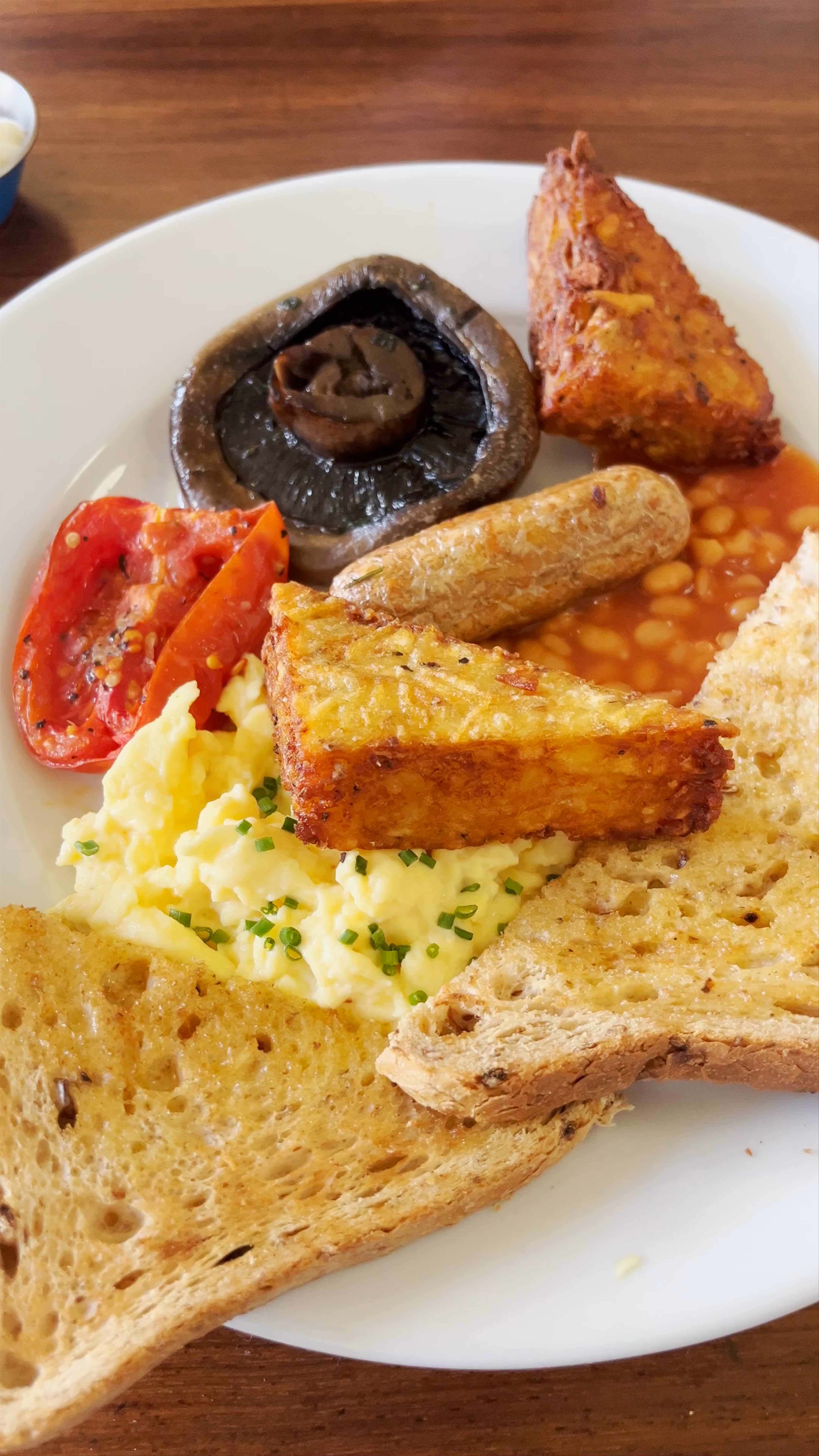 Cozy English Breakfast & Warm Cafe Vibes in Bristol