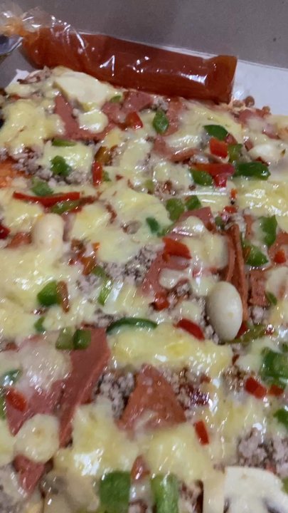 Didi's Pizza - Good for 3 people to share (medium pizza) - Burgers Near Me - Angeles, PAM