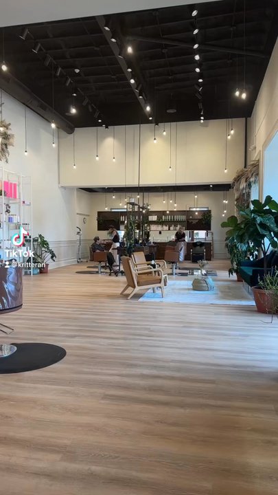 Verde Salon - Liz P is the literally the blonde whisperer!! I followed her from her previous salon cause she's that amazing! The salon is so cute too! - Hair Salons Near Me - Braintree, Massachusetts