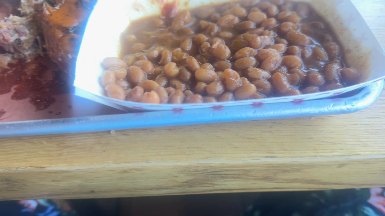 Creekside BBQ - The wings were perfect, juicy and nice crispy skin--exactly what you want when you're craving barbecue. Baked beans,mac&cheese and tea. - Barbeque Near Me - Pelham, Alabama