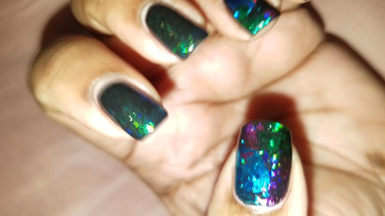 V Vian Nails - Gel manicure w/ foil and glitter polish detail. $37 - Nail Salons Near Me - Oxon Hill, Maryland