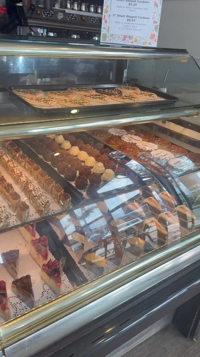 C'est Si Bon Bakery - Baked goods behind glass case - Bakeries Near Me - Newport Beach, California