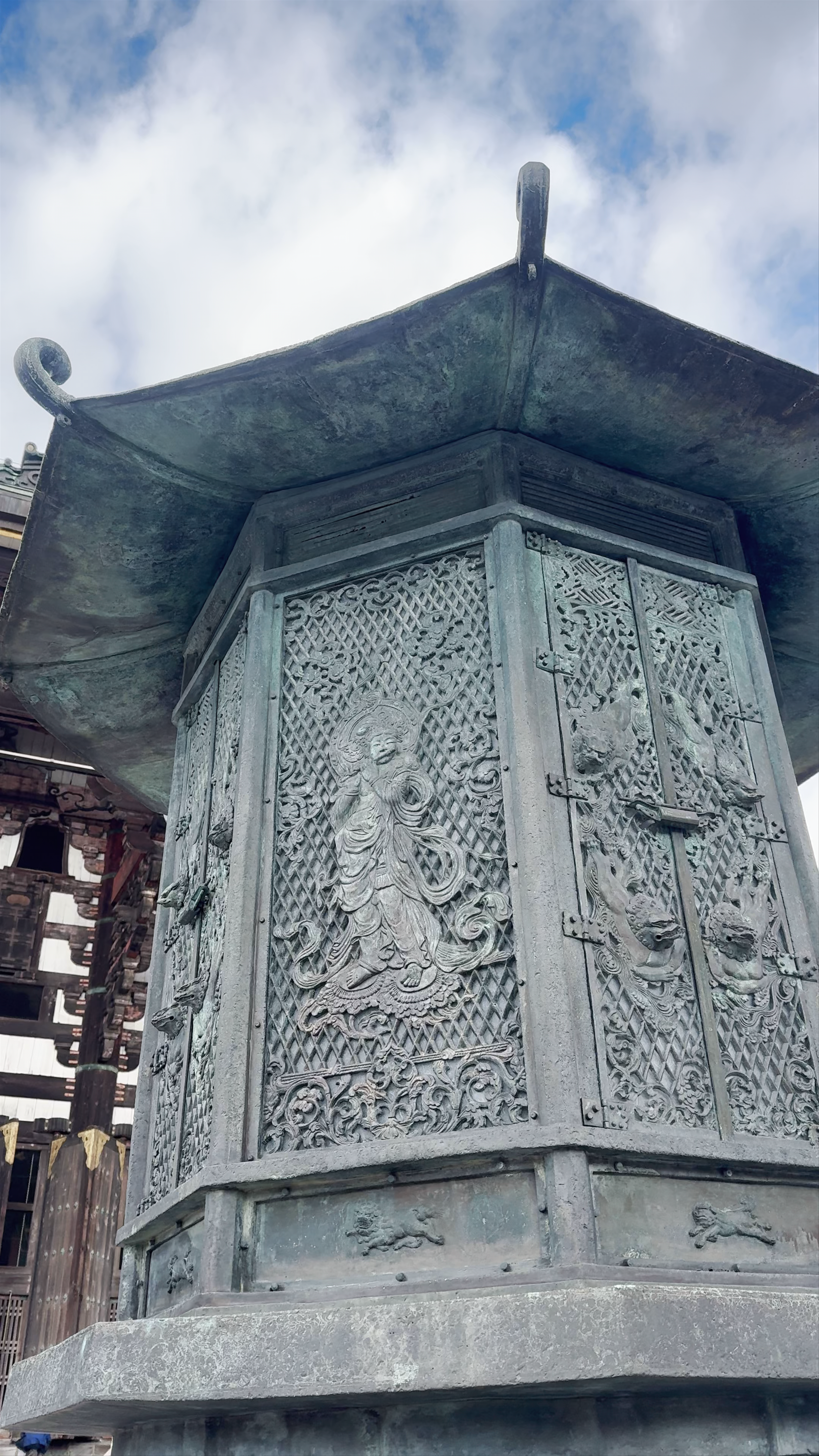 Discover Todai-ji Temple: Nara's Majestic Buddhist Treasure