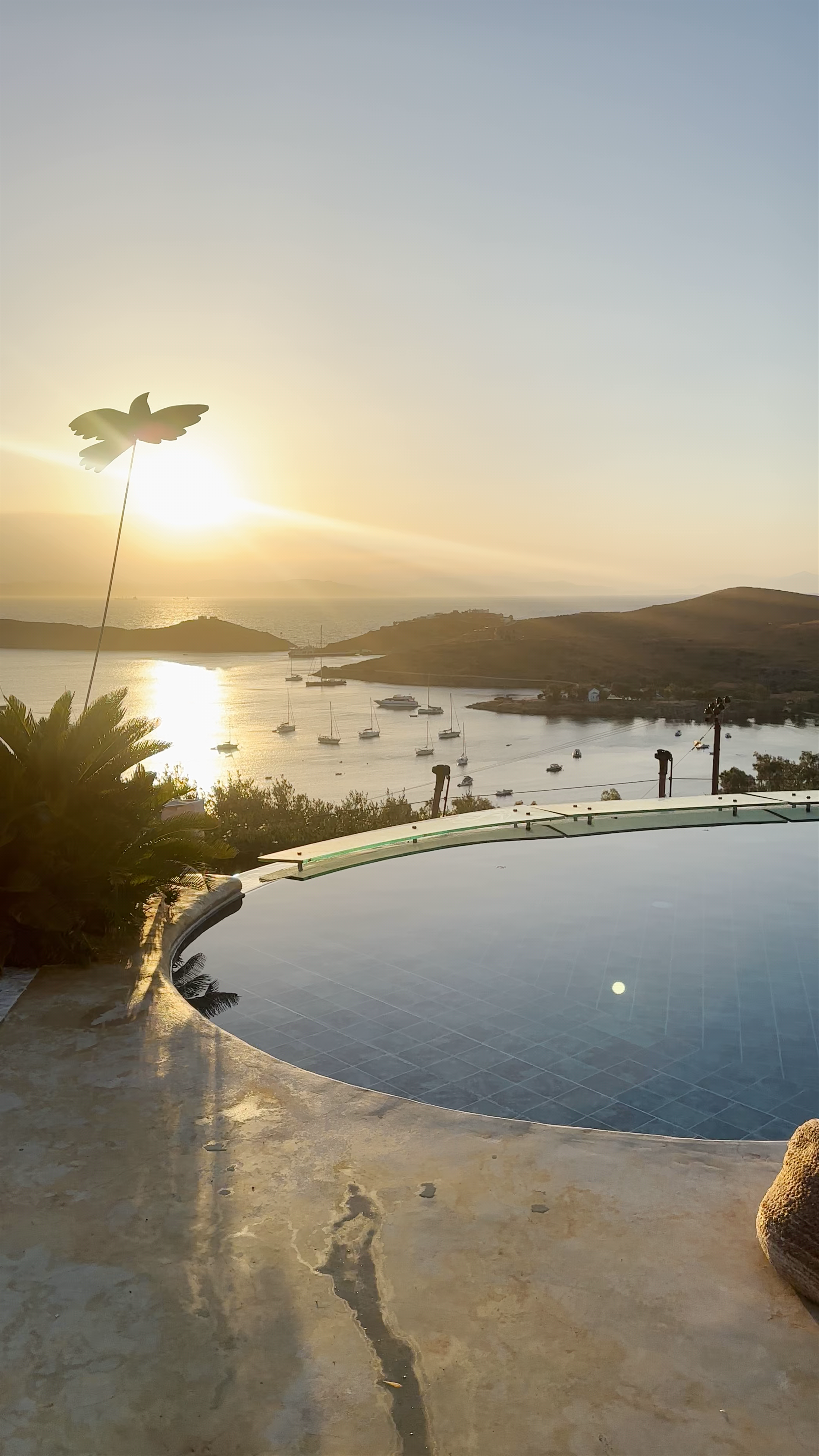 AIGIS SUNSET BAR RESTO