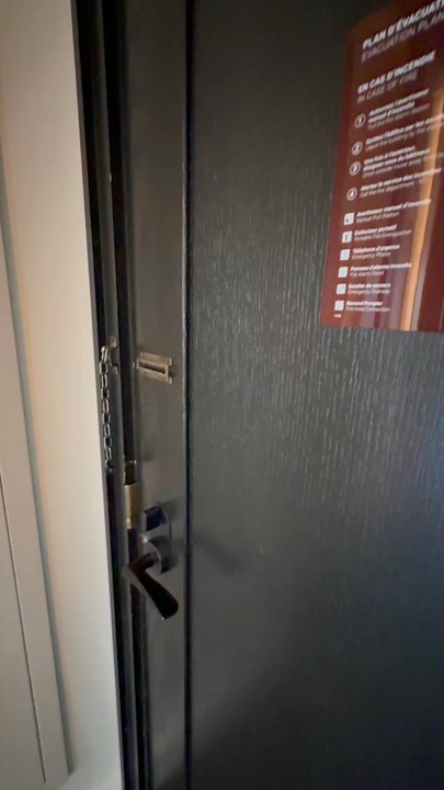 Four Seasons - Room tour - Hotels Near Me - Montreal, Quebec