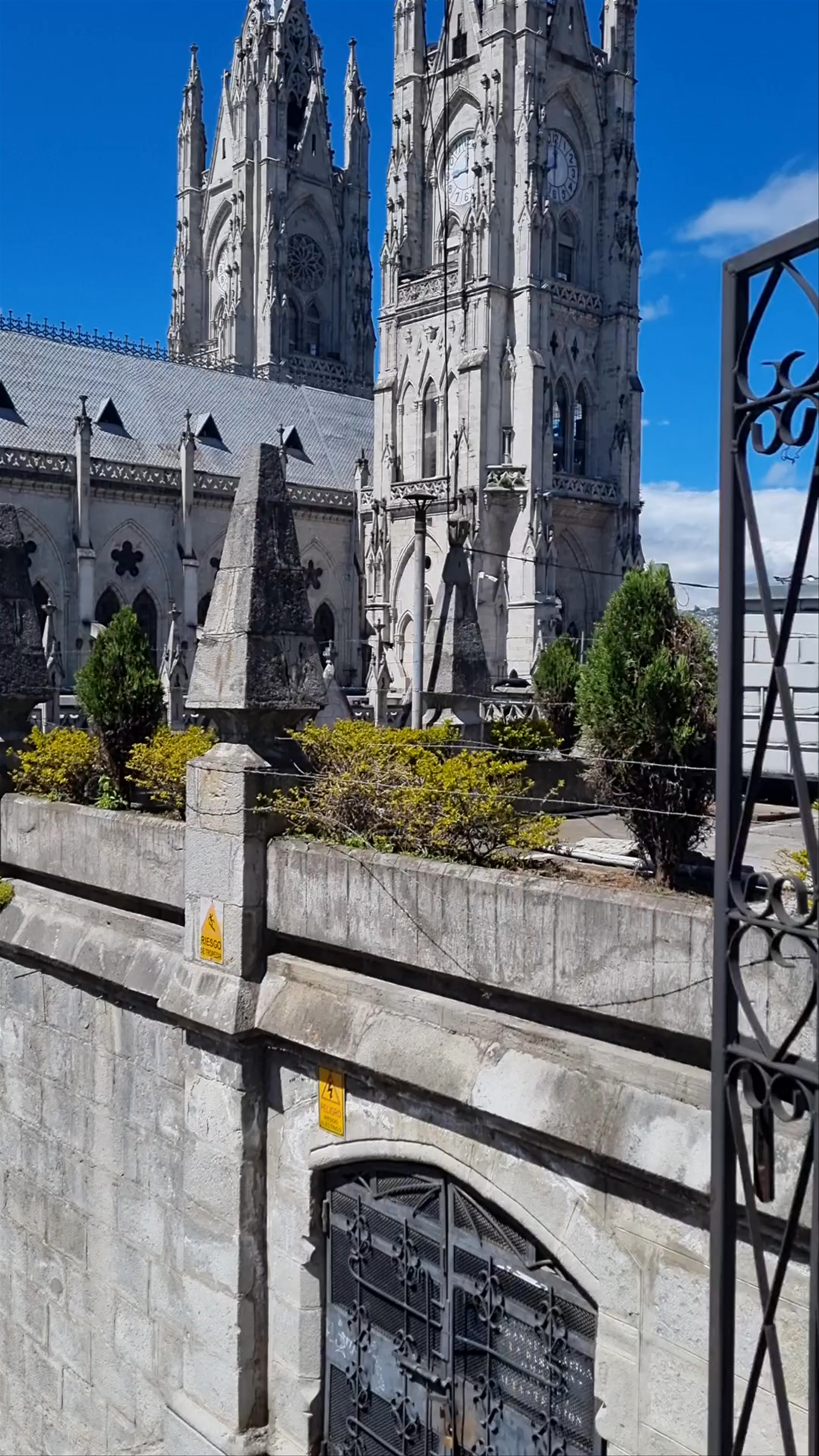 Basílica del Voto Nacional: Gothic Grandeur in Quito