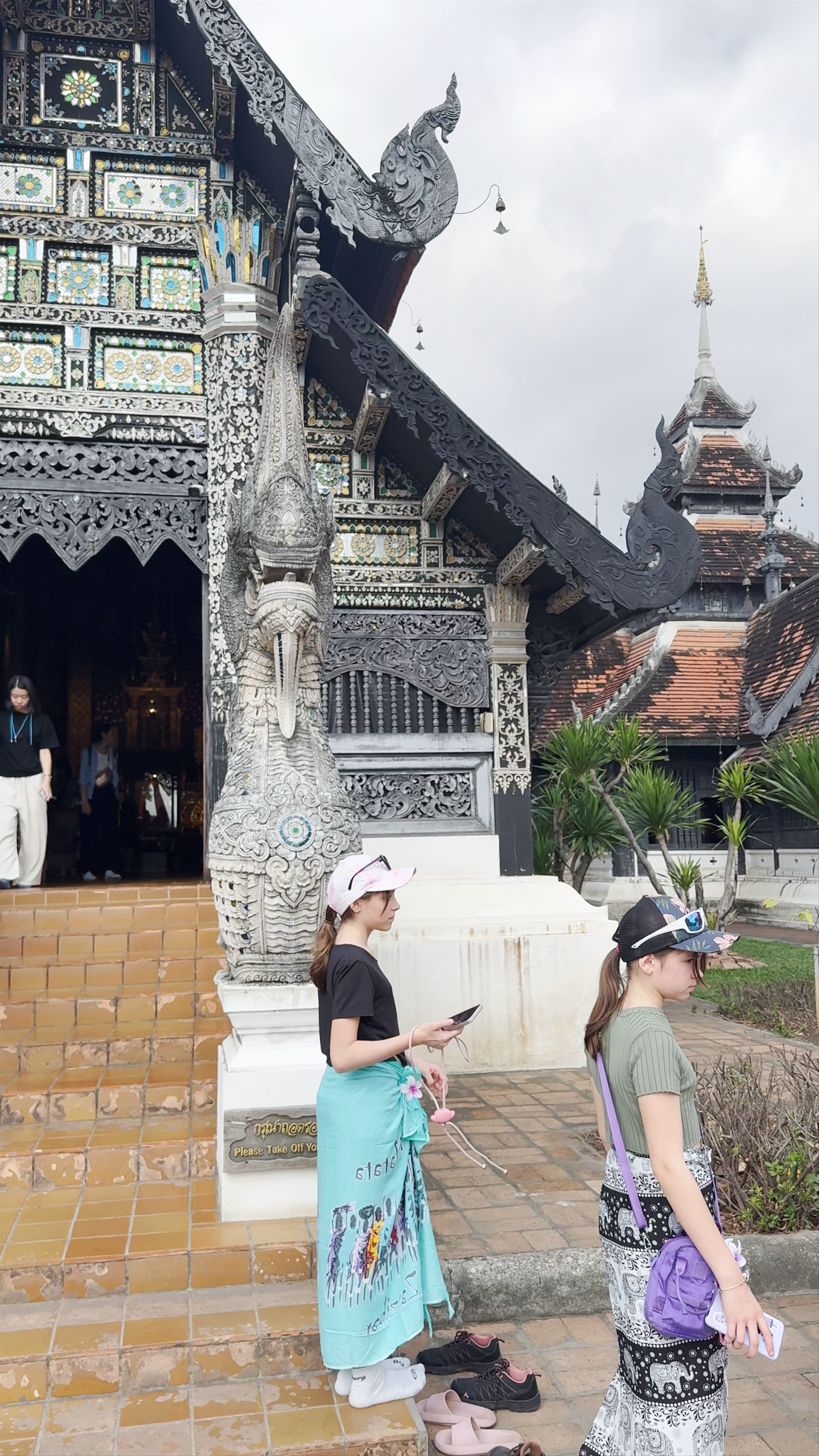 Luang Pu Mun Bhuridatta Viharn: Mystical Temple in Chiang Mai