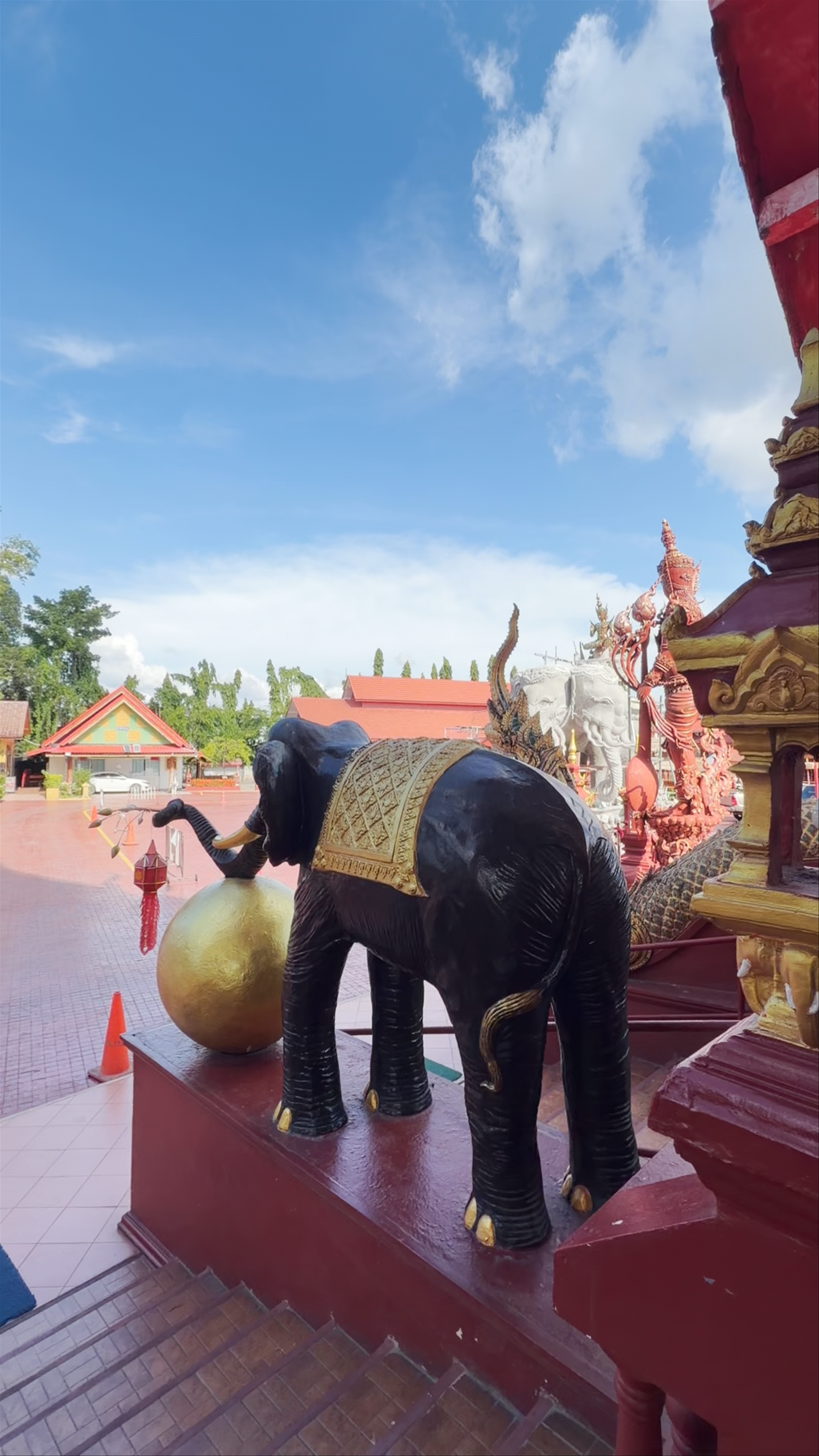 Wat Chiang Yuen (Red Temple)