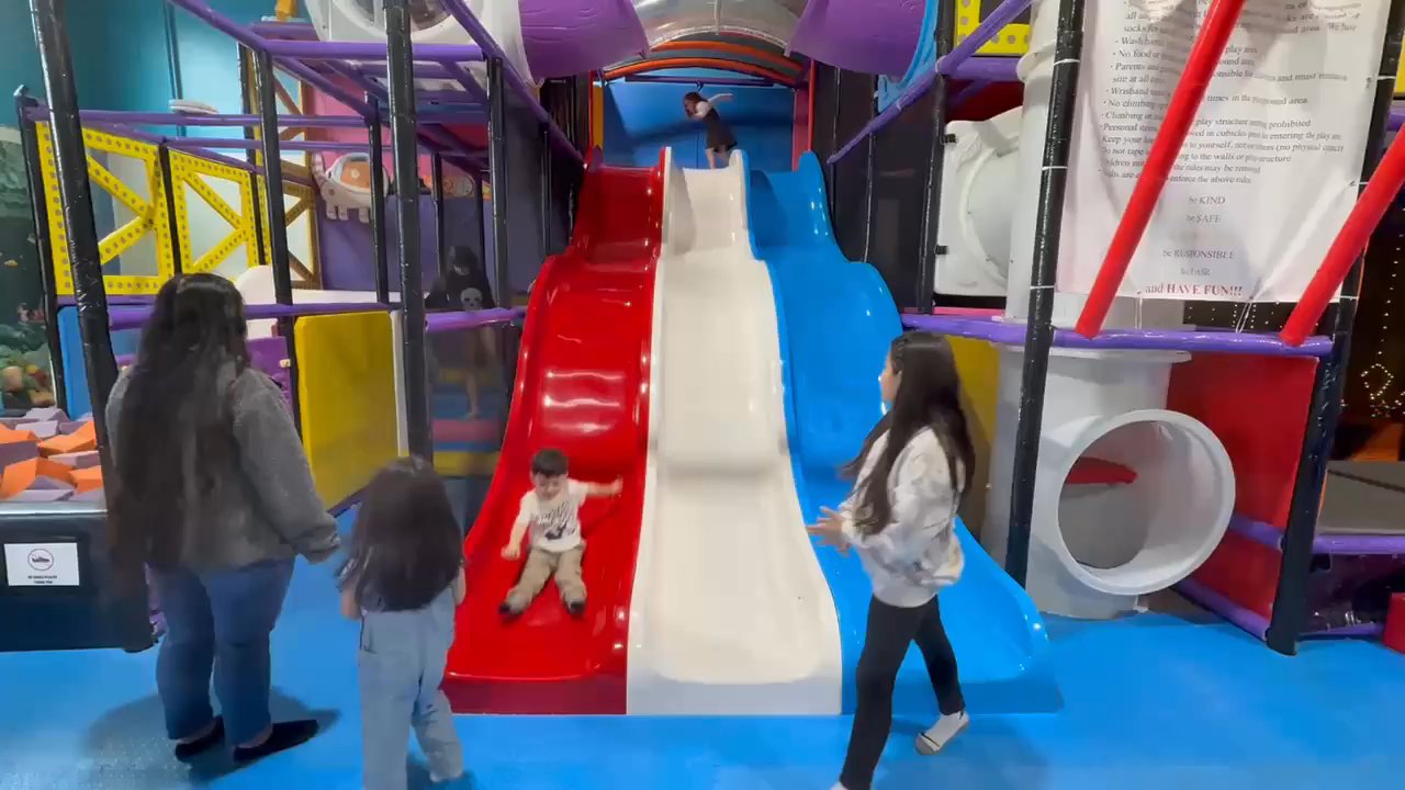 Liggle Land - Live action kids having fun in ball pit slide area - Virtual Reality Centers Near Me - Tigard, Oregon