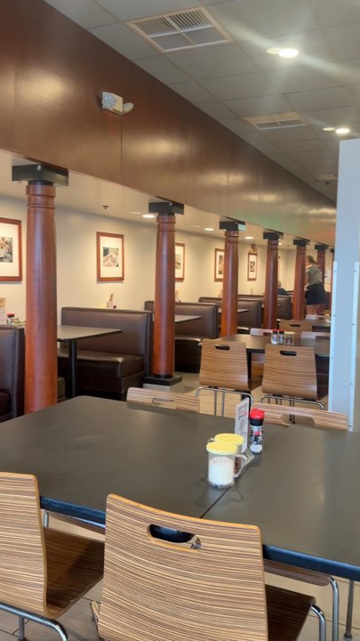 Al's Pizza - Ambiance of the restaurant - Pizza Near Me - Jacksonville Beach, Florida