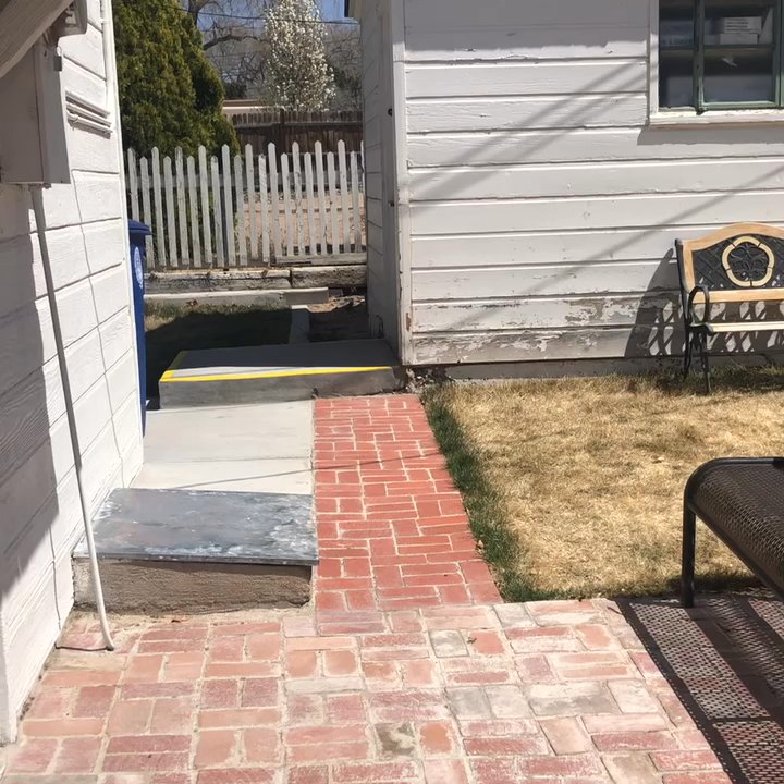 Ernie Pyle Library - Side/backyard with benches and a table - Libraries Near Me - Albuquerque, New Mexico