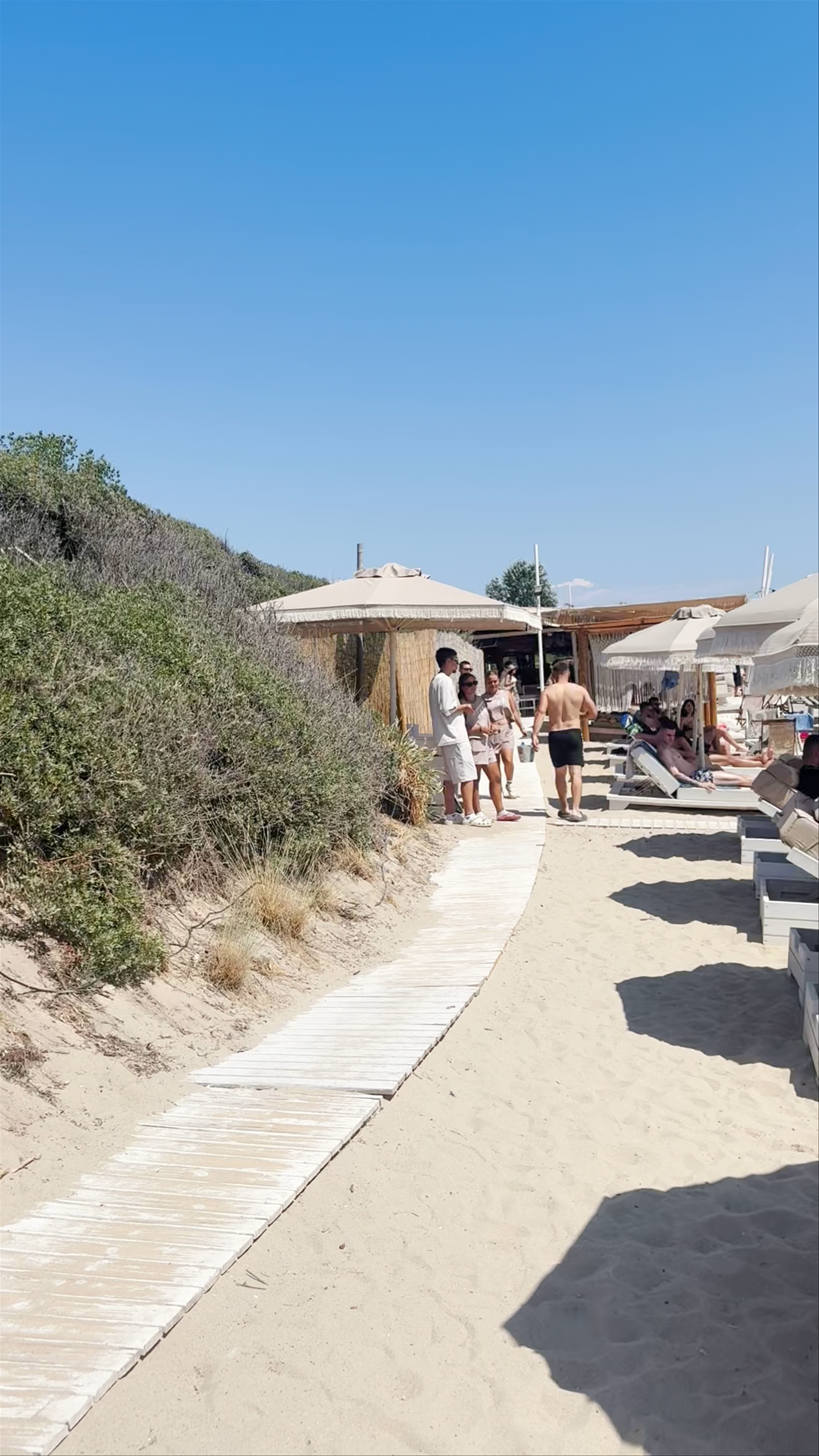 Leuki Ammos Beach bar