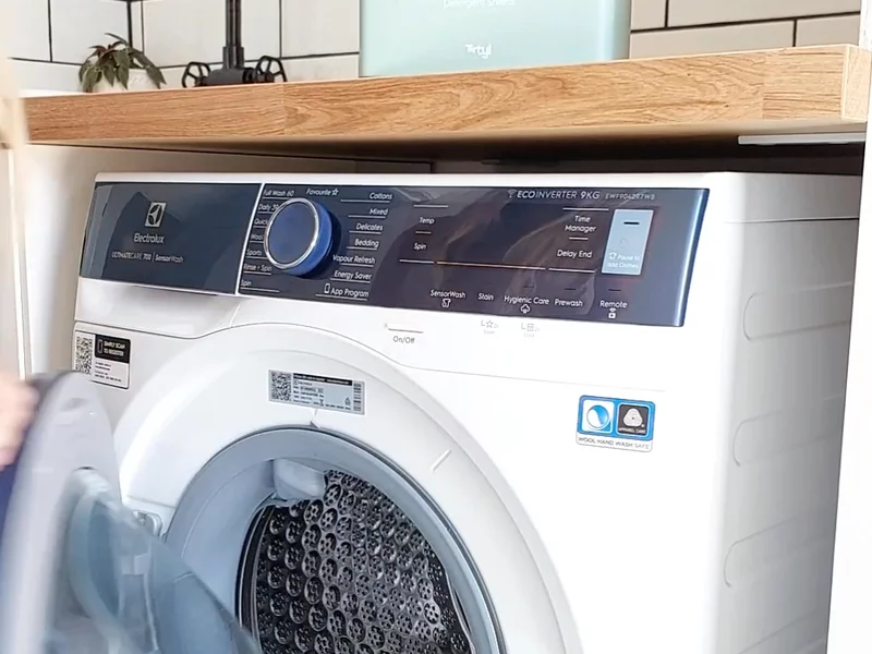 Cut out plastic in the Laundry with Tirtyl