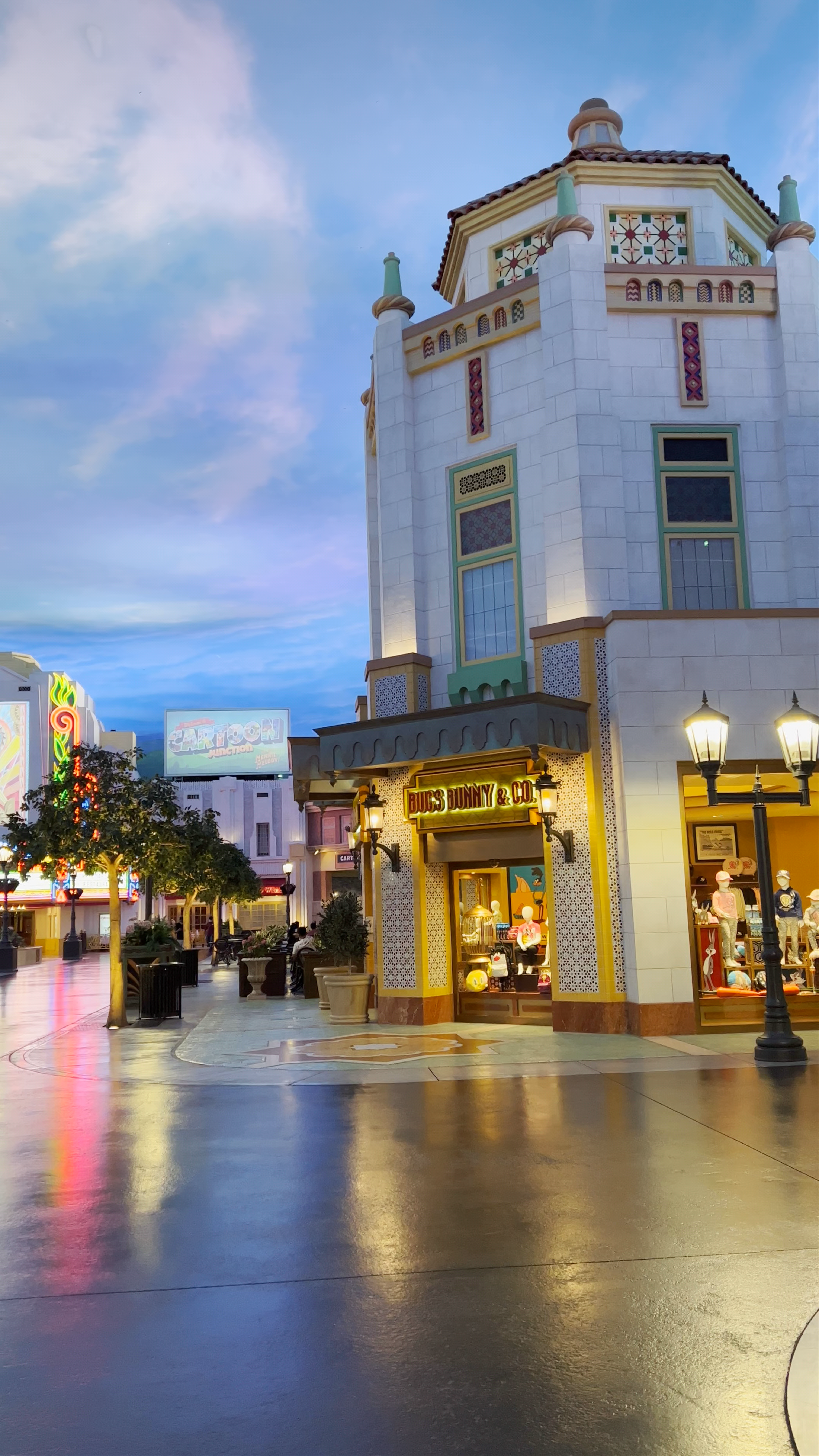 Warner Bros World Abu Dhabi - Abu Dhabi - United Arab Emirates