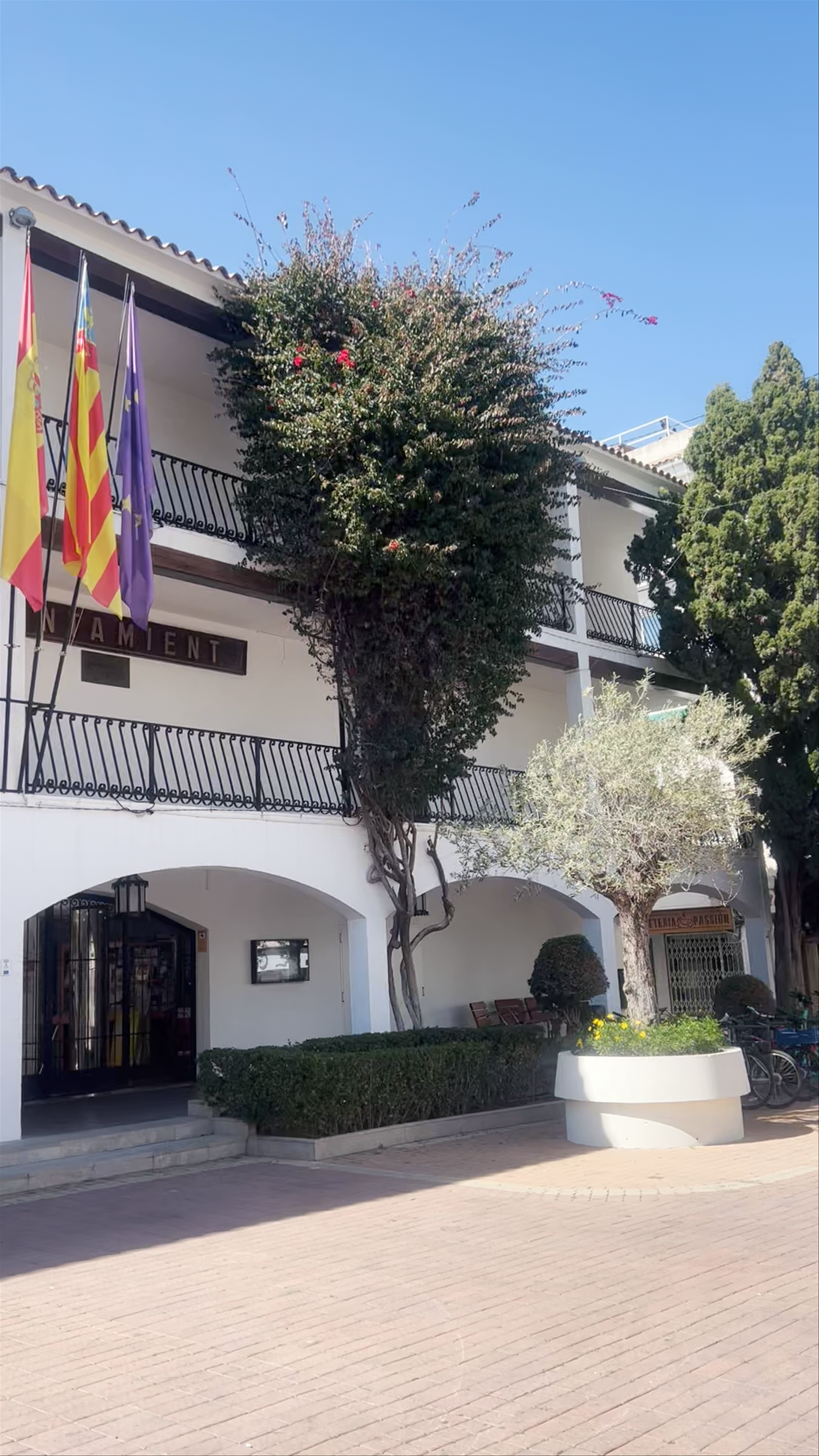 Ayuntamiento de Altea: Sunlit Civic Beauty in the Heart of Altea, Spain