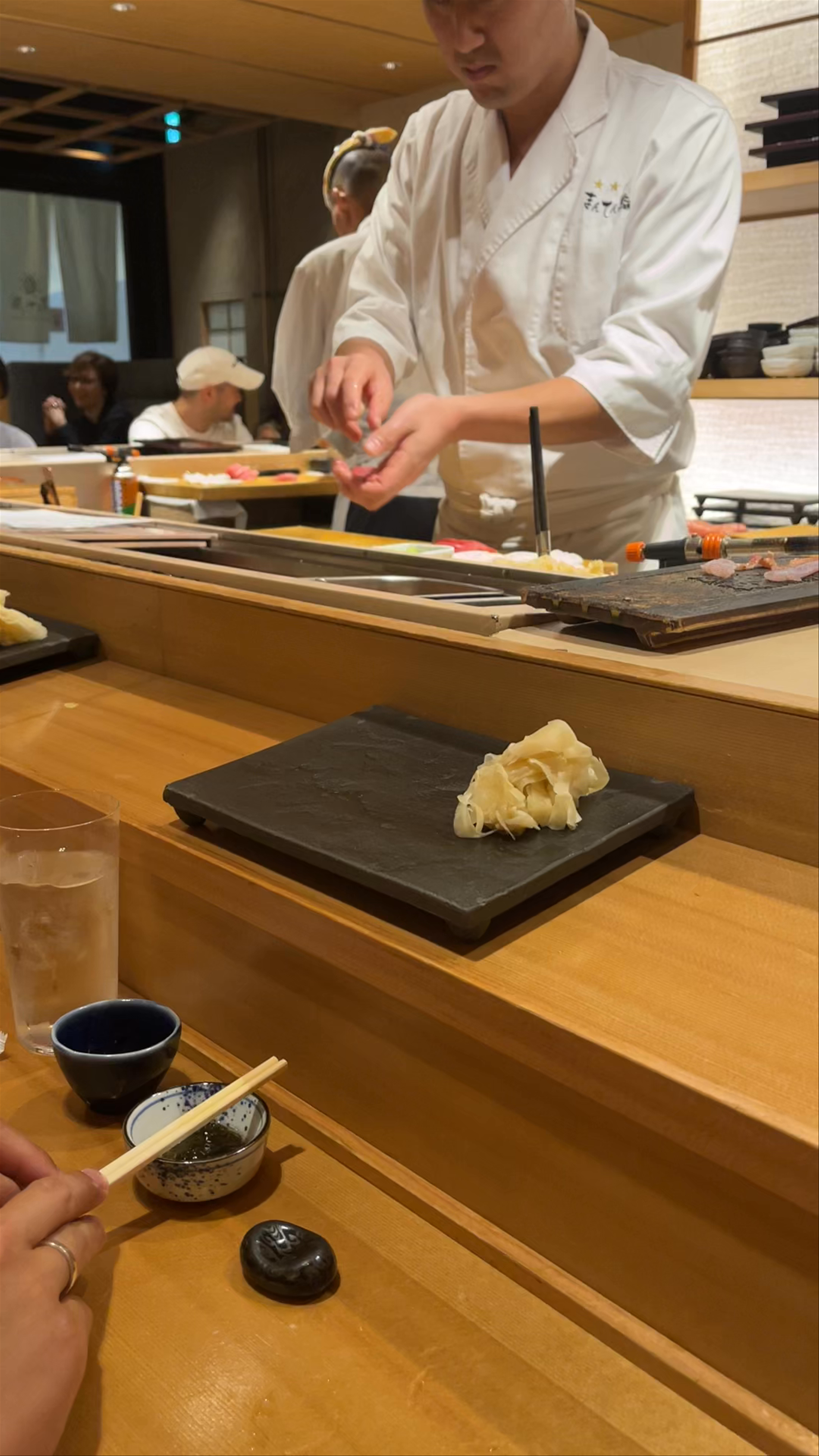 Manten Sushi Hibiya Okuroji