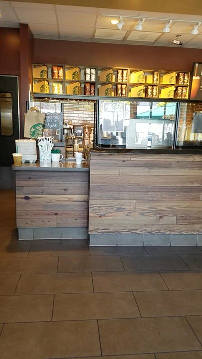 Starbucks - This is a beautiful day and only LA and this Starbucks has a nice patio outside if I wanna stepout and enjoy it - Coffee & Tea Near Me - El Segundo, California