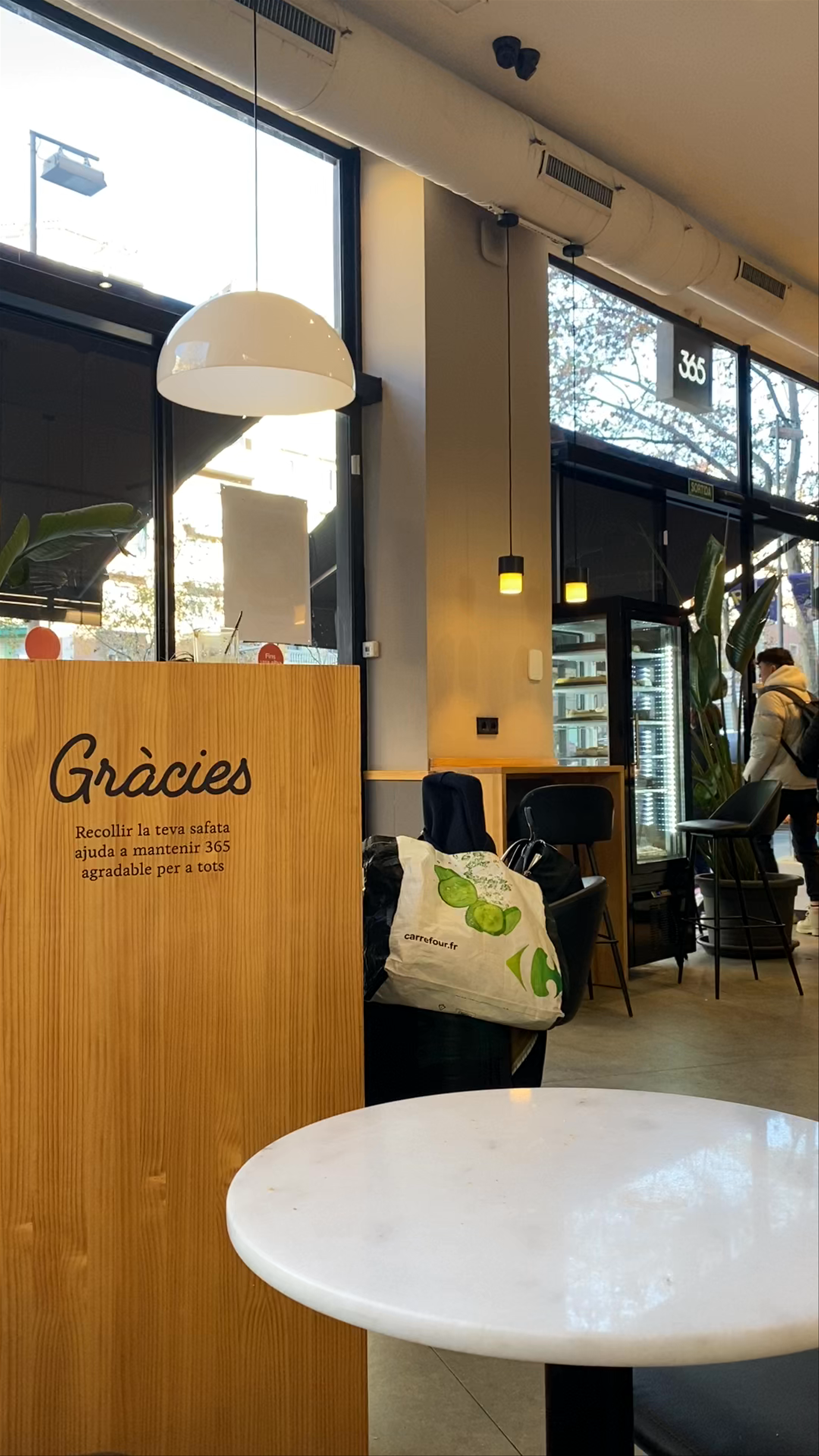 365 Obrador: Cozy Urban Café Experience in Barcelona