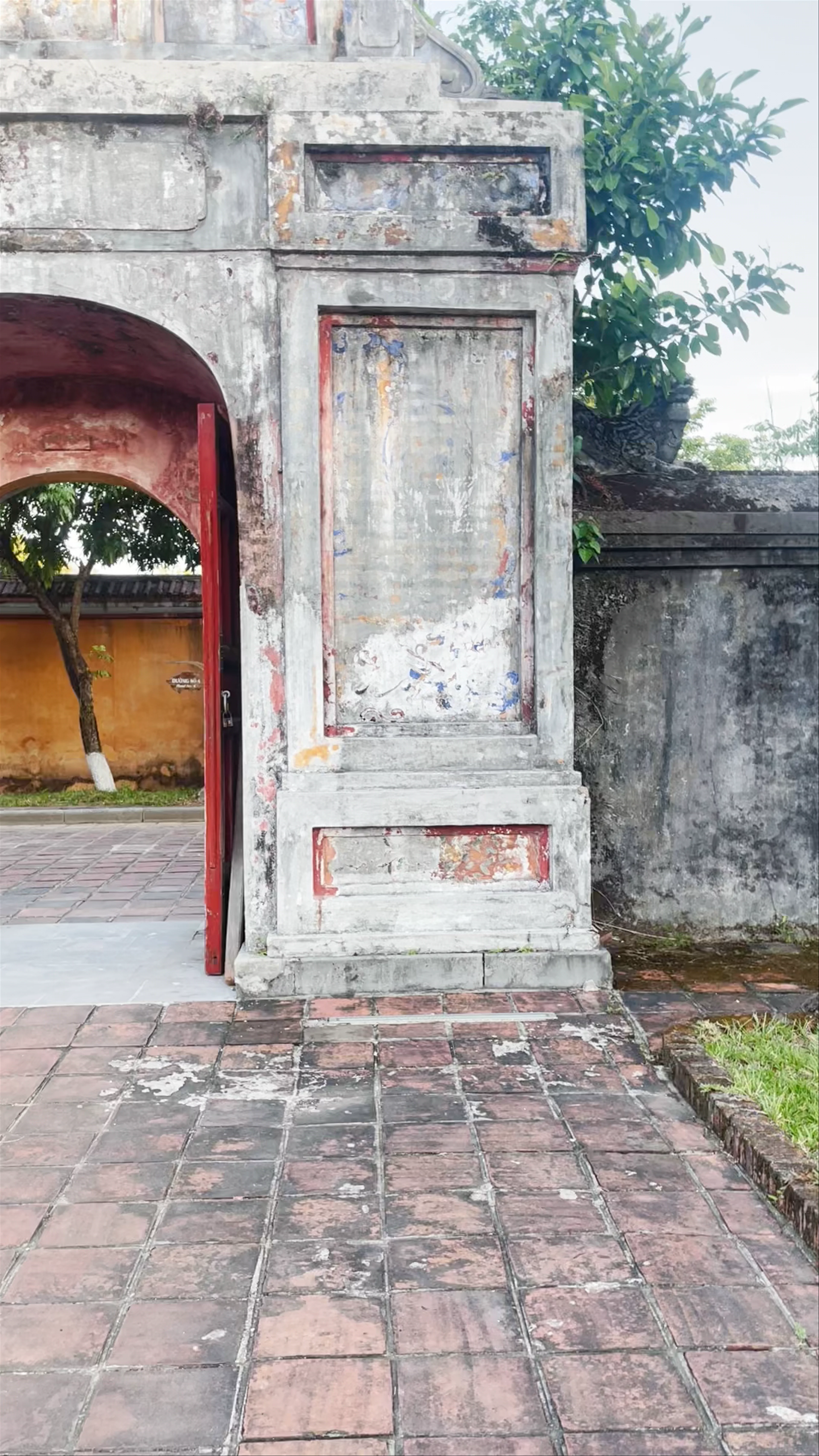 Tho Chi Gate, Lê Huân, Phu Xuan