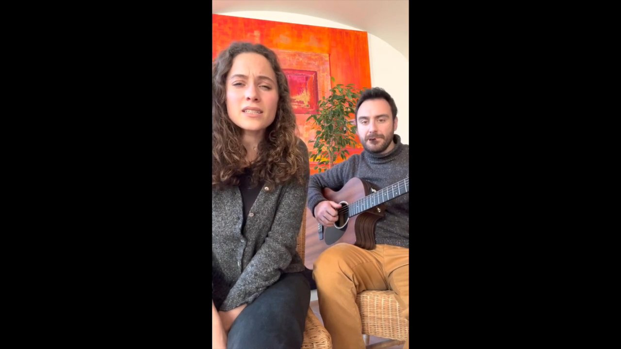 The Florence Acoustic Duo - Man in the Mirror - video