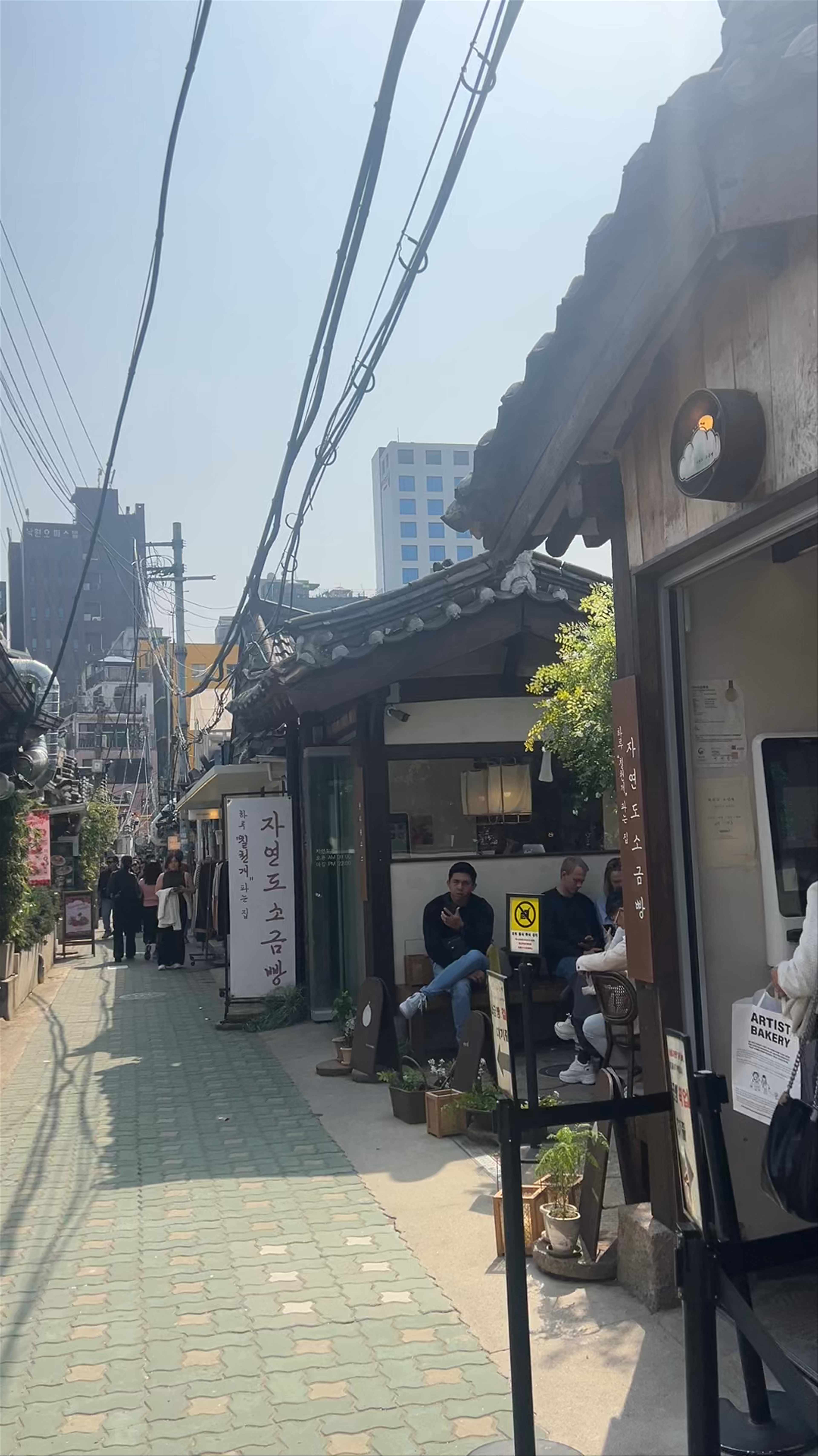 Strolling Insadong Culture Street: A Vibrant Seoul Alley Experience